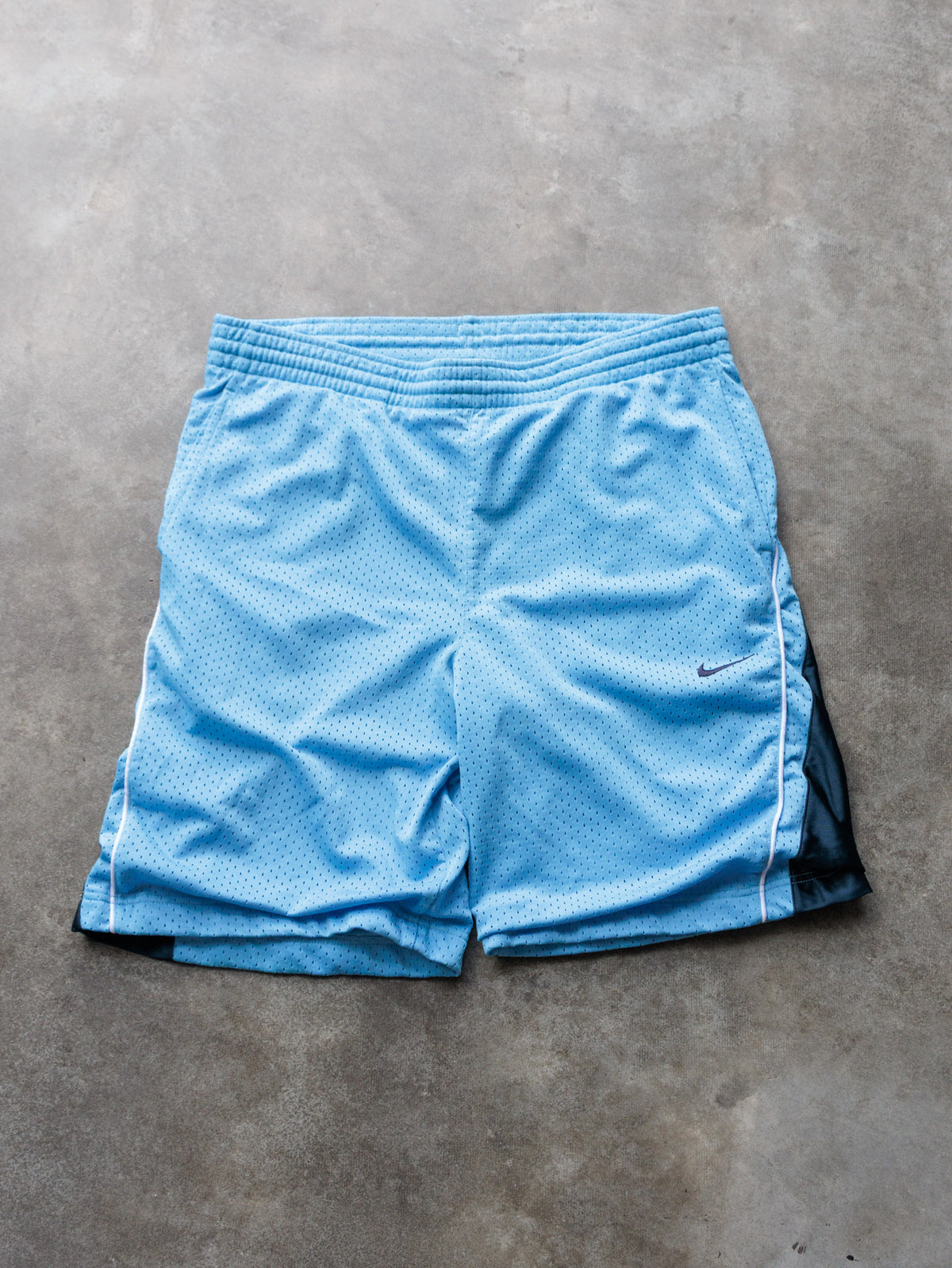 Vintage 00s Blue Nike Mesh Shorts (M)