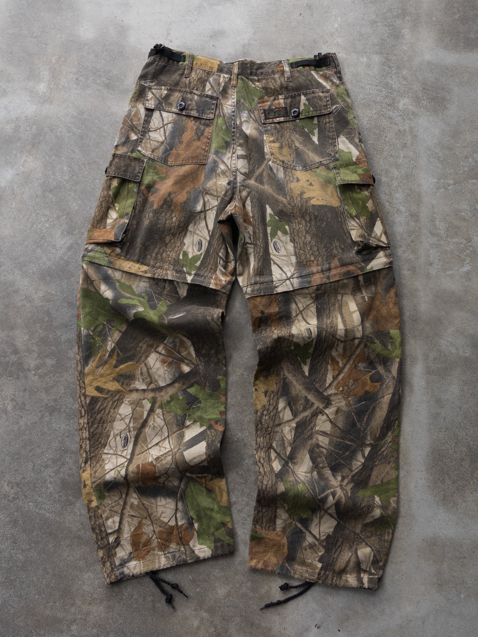 Vintage 90s Liberty Realtree Hardwoods Zip-Off Cargo Camo Pants (M)