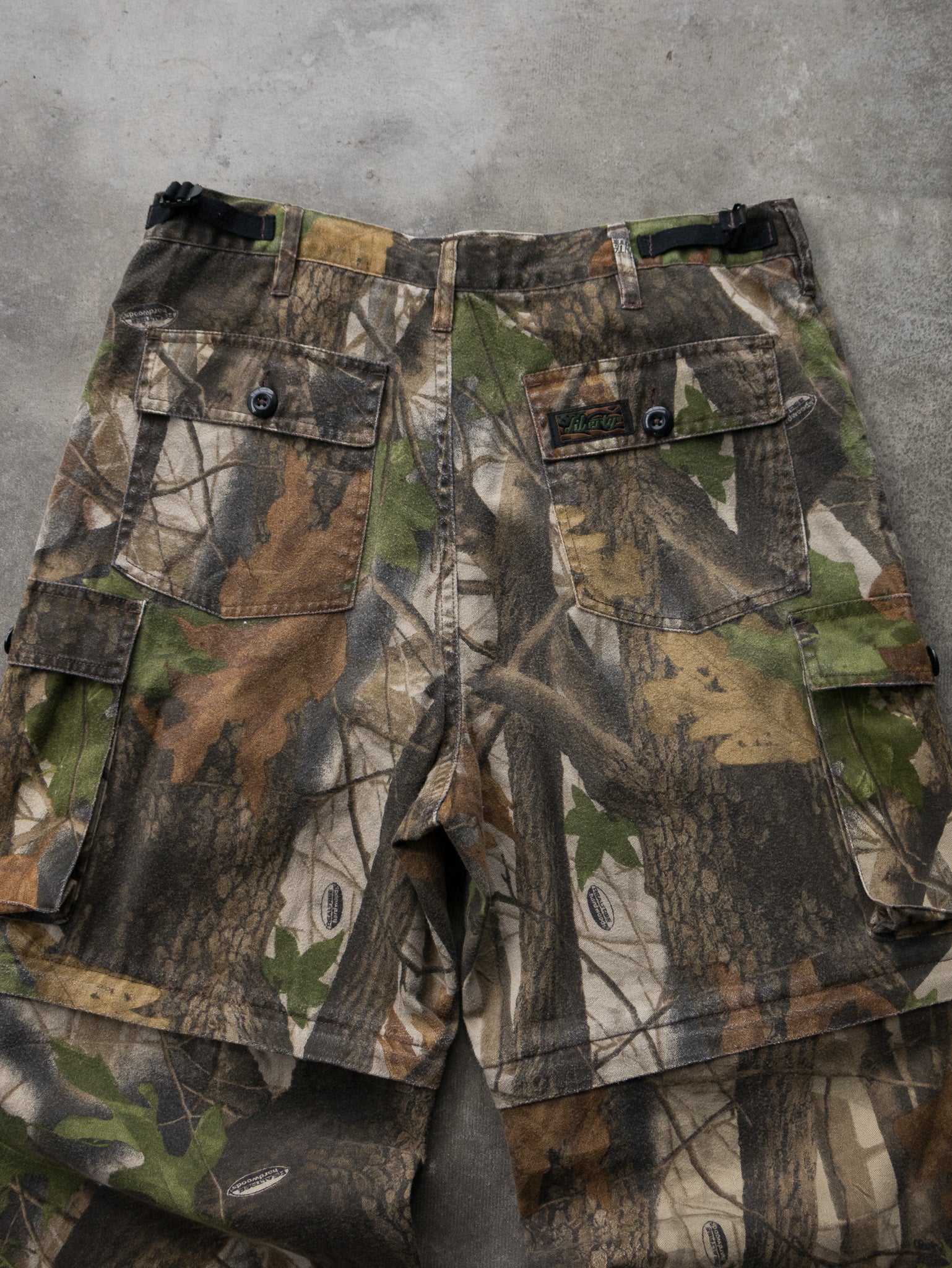 Vintage 90s Liberty Realtree Hardwoods Zip-Off Cargo Camo Pants (M)