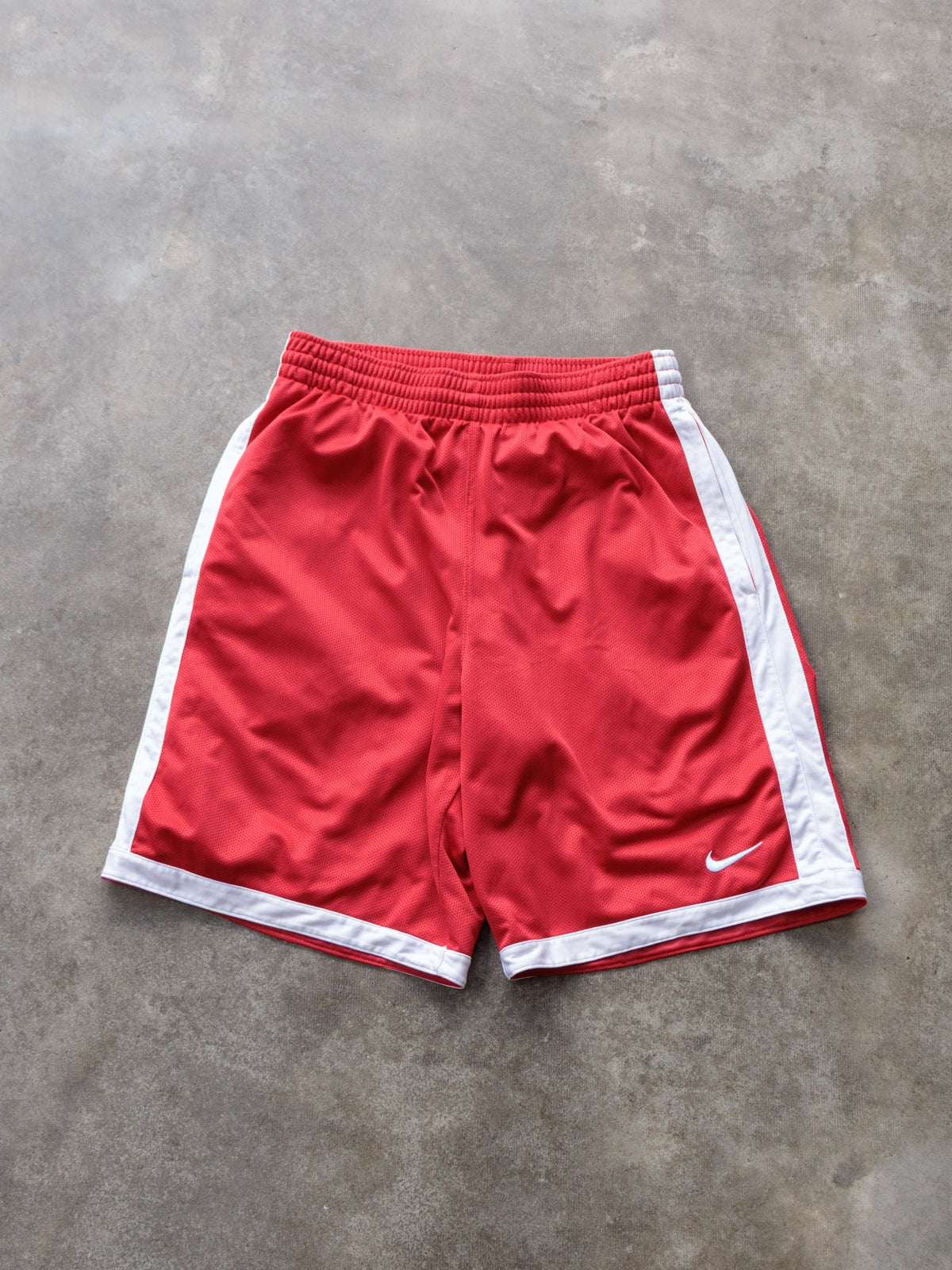Vintage 00s Red Nike Mesh Shorts (M)