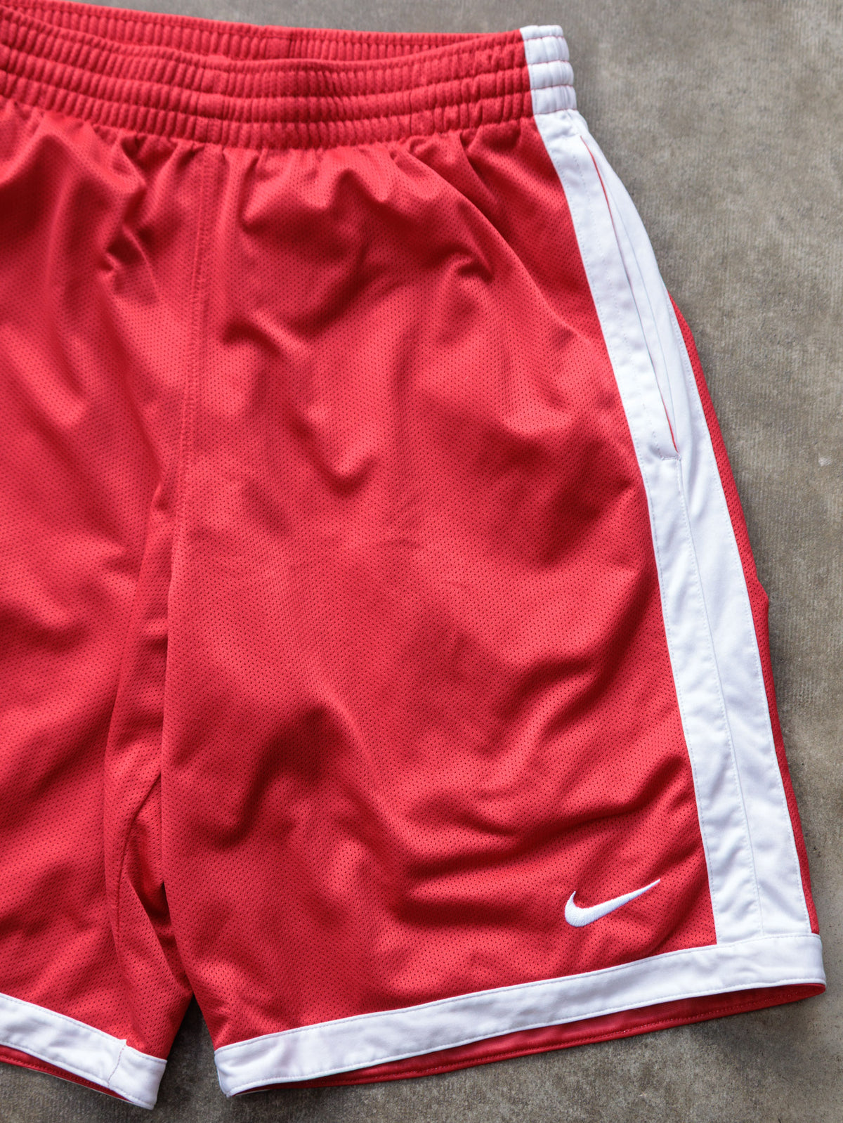 Vintage 00s Red Nike Mesh Shorts (M)