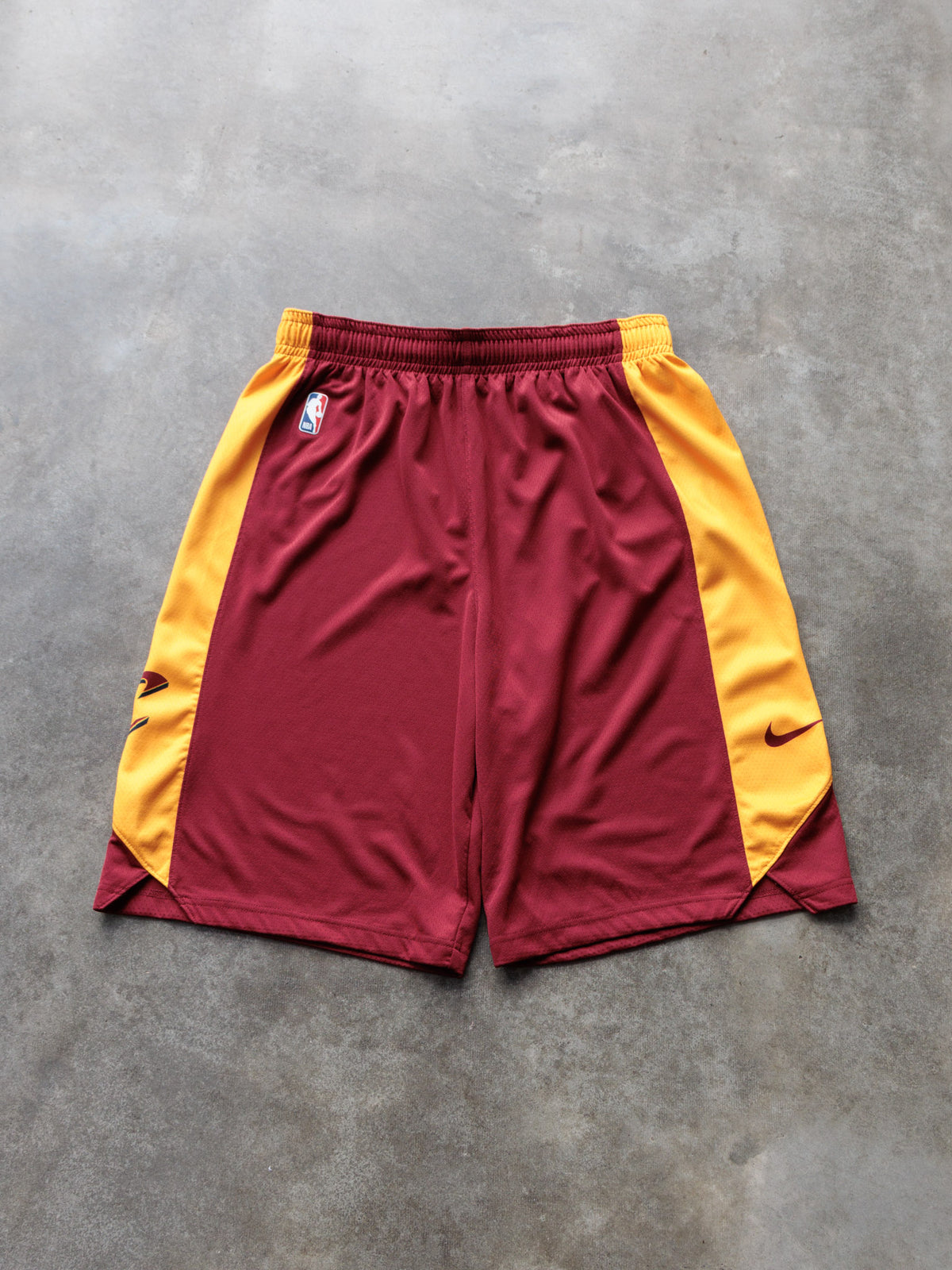 Vintage Red Nike Cleveland Cavaliers Basketball Shorts (L)