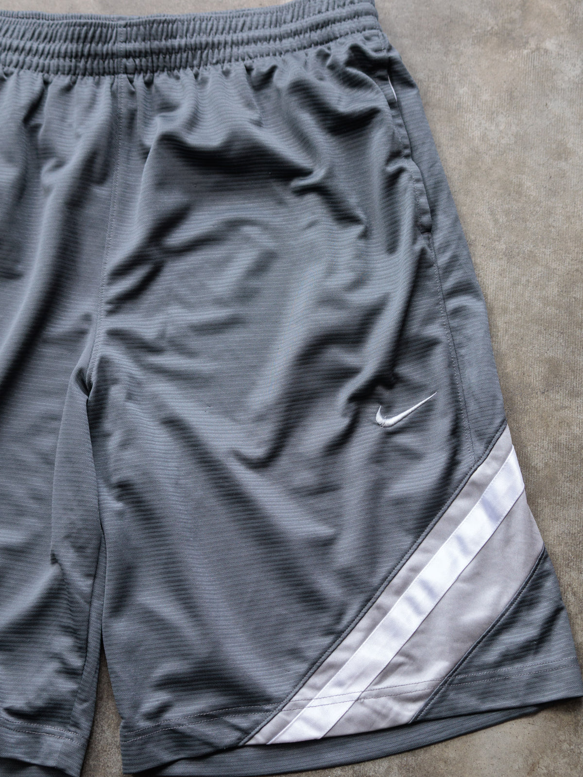 Vintage 00s Grey Nike Shorts (XL)