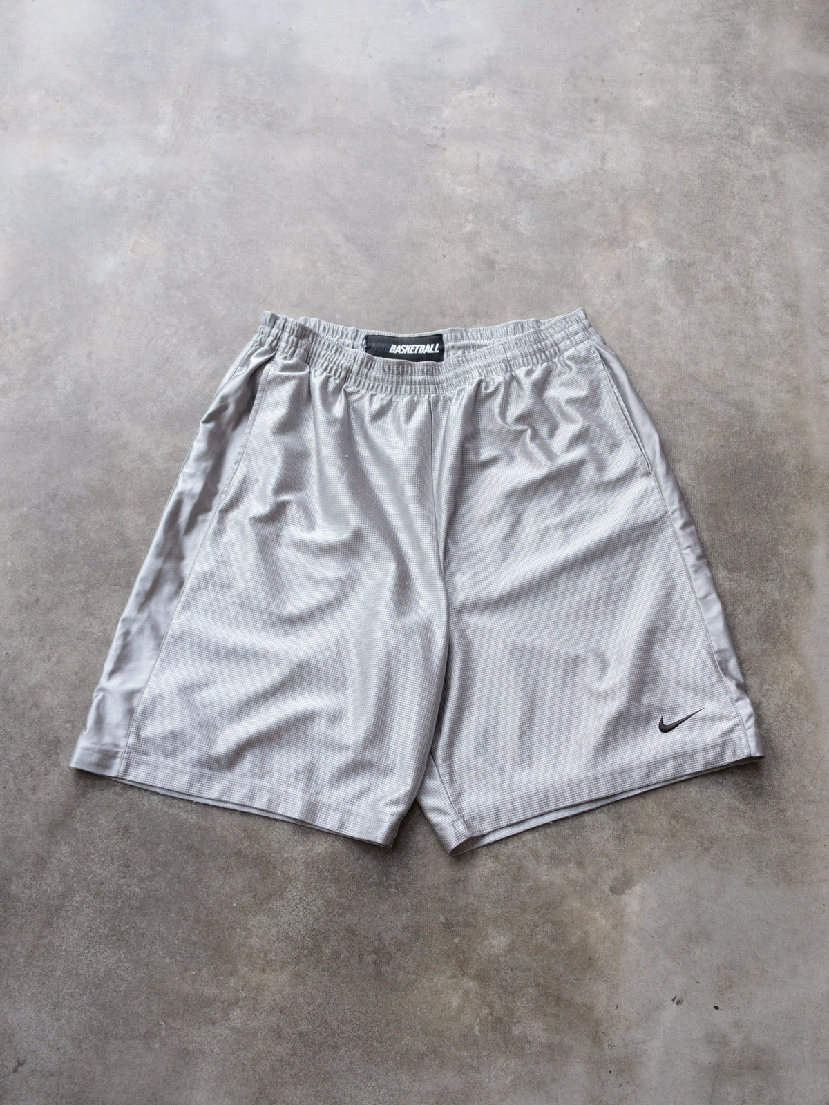 Vintage 00s Grey Nike Basketball Shorts (XL)