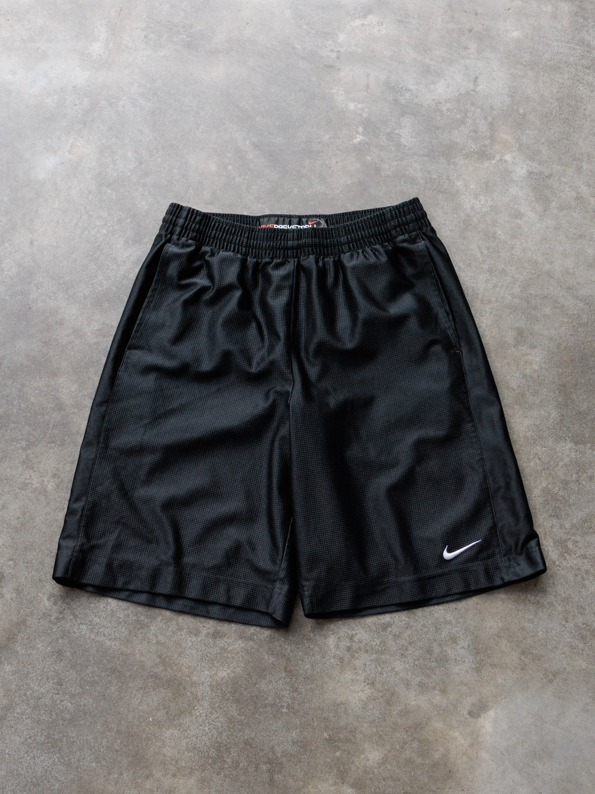 Vintage 00s Black Nike Basketball Shorts (M)