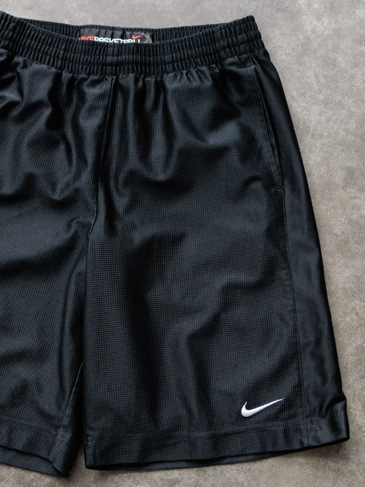Vintage 00s Black Nike Basketball Shorts (M)