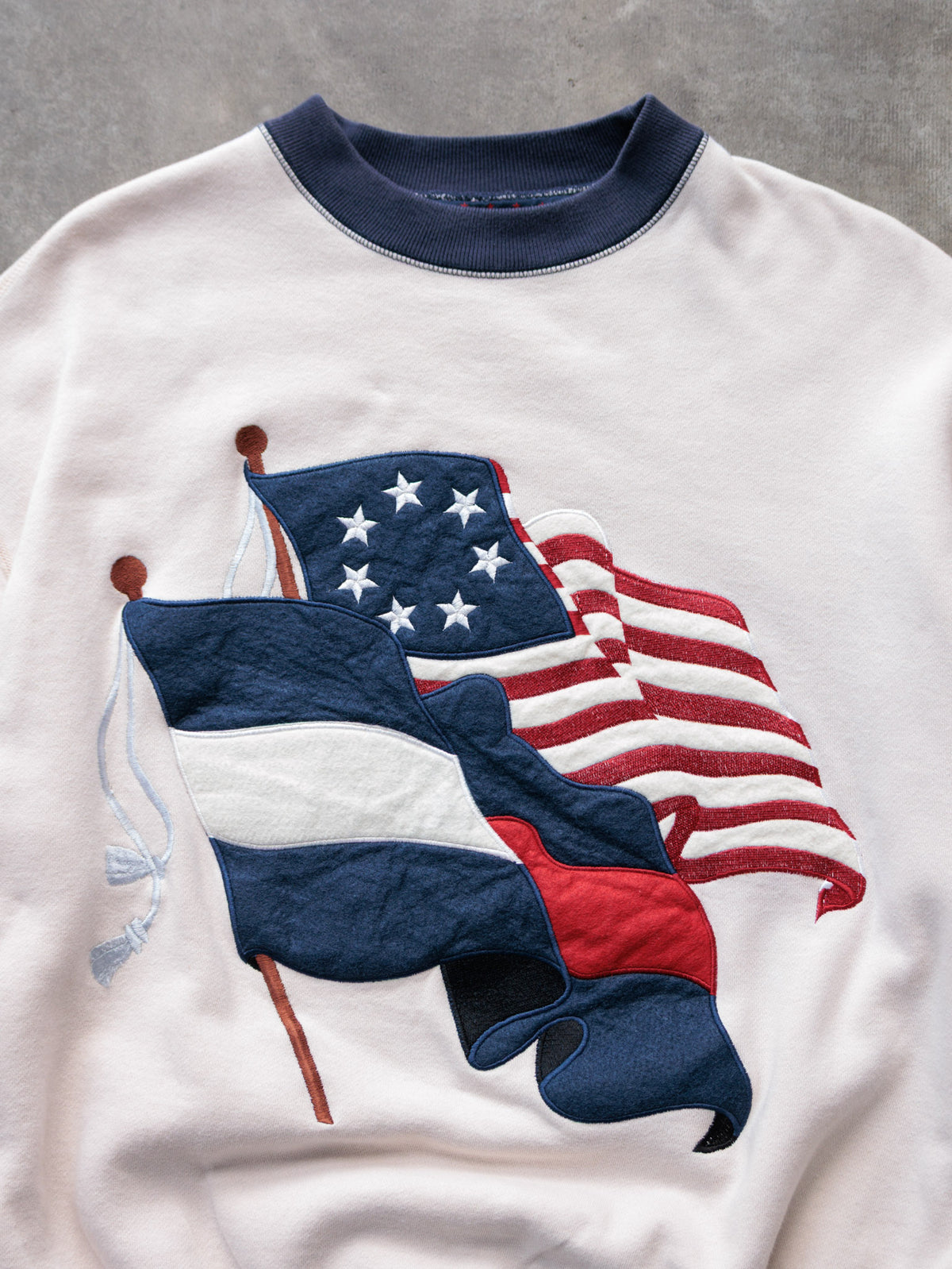 Vintage 90s White Tommy Hilfiger Flag Sweatshirt (M)