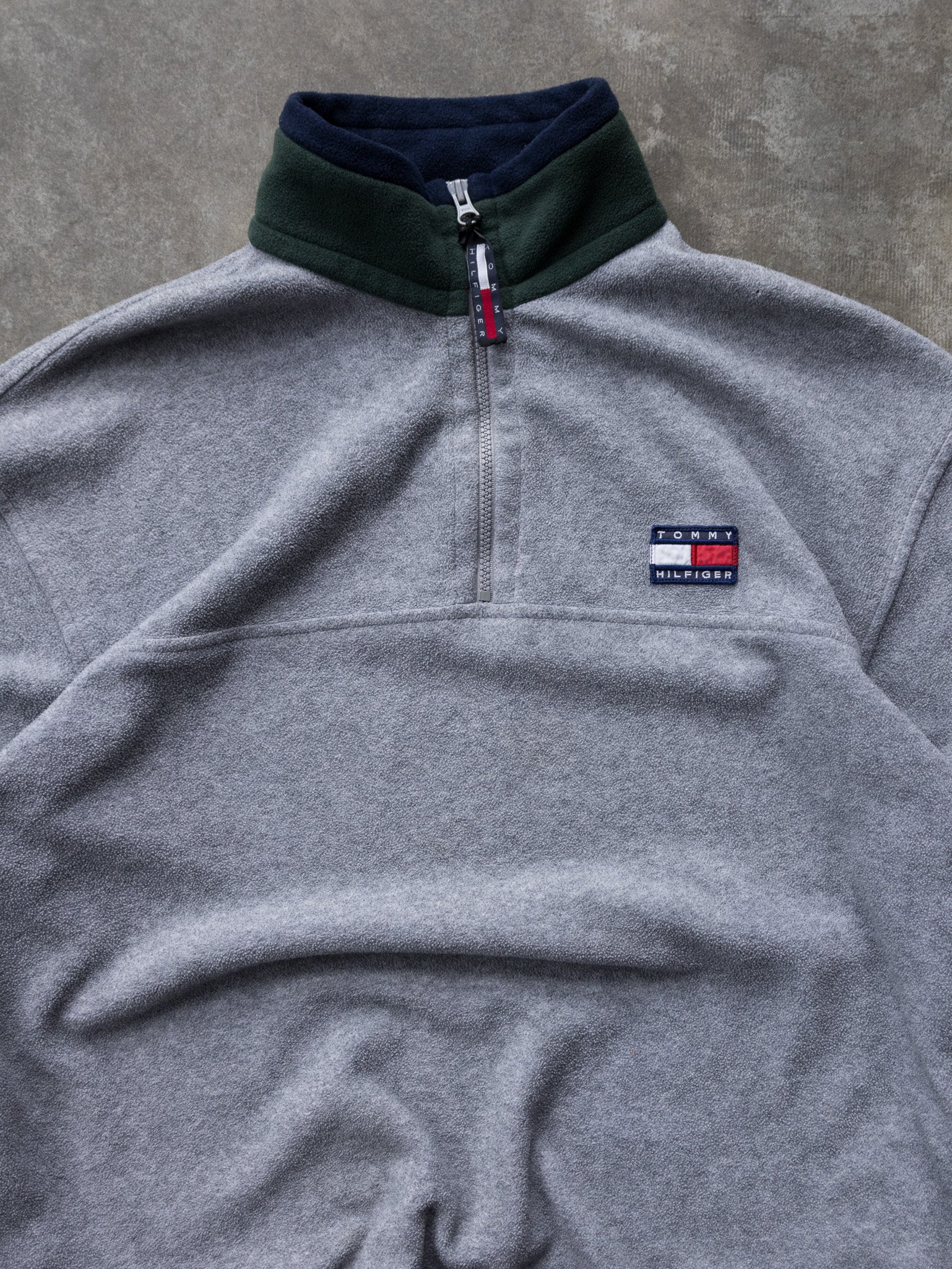 Vintage 90s Grey Tommy Hilfiger Fleece Quarter-Zip Sweatshirt (S)