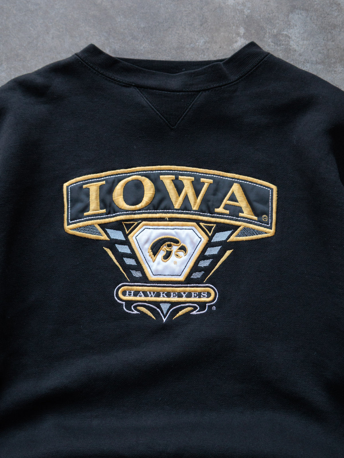 Vintage 00s Black Iowa Hawkeyes Sweatshirt (XL)