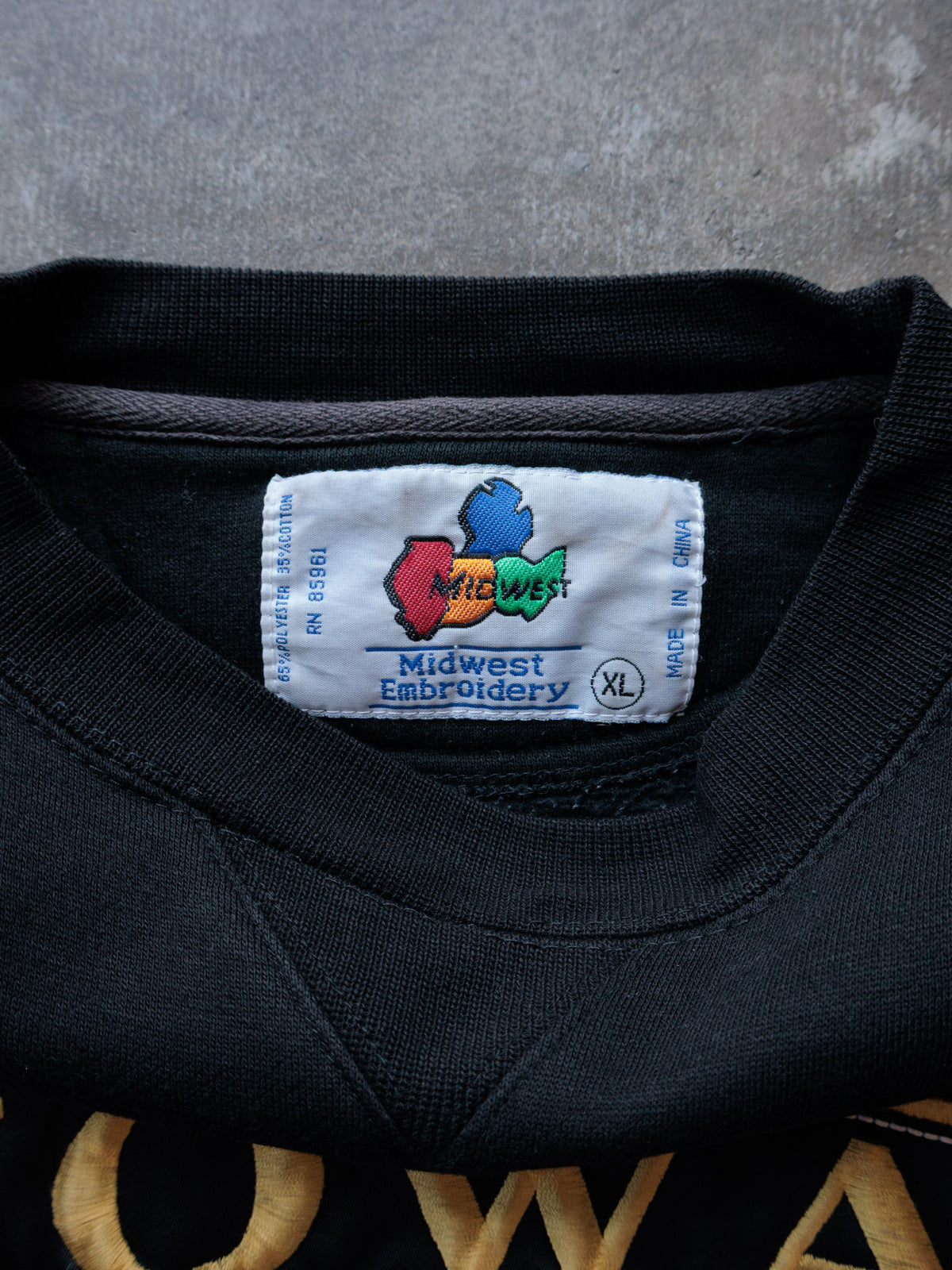 Vintage 00s Black Iowa Hawkeyes Sweatshirt (XL)