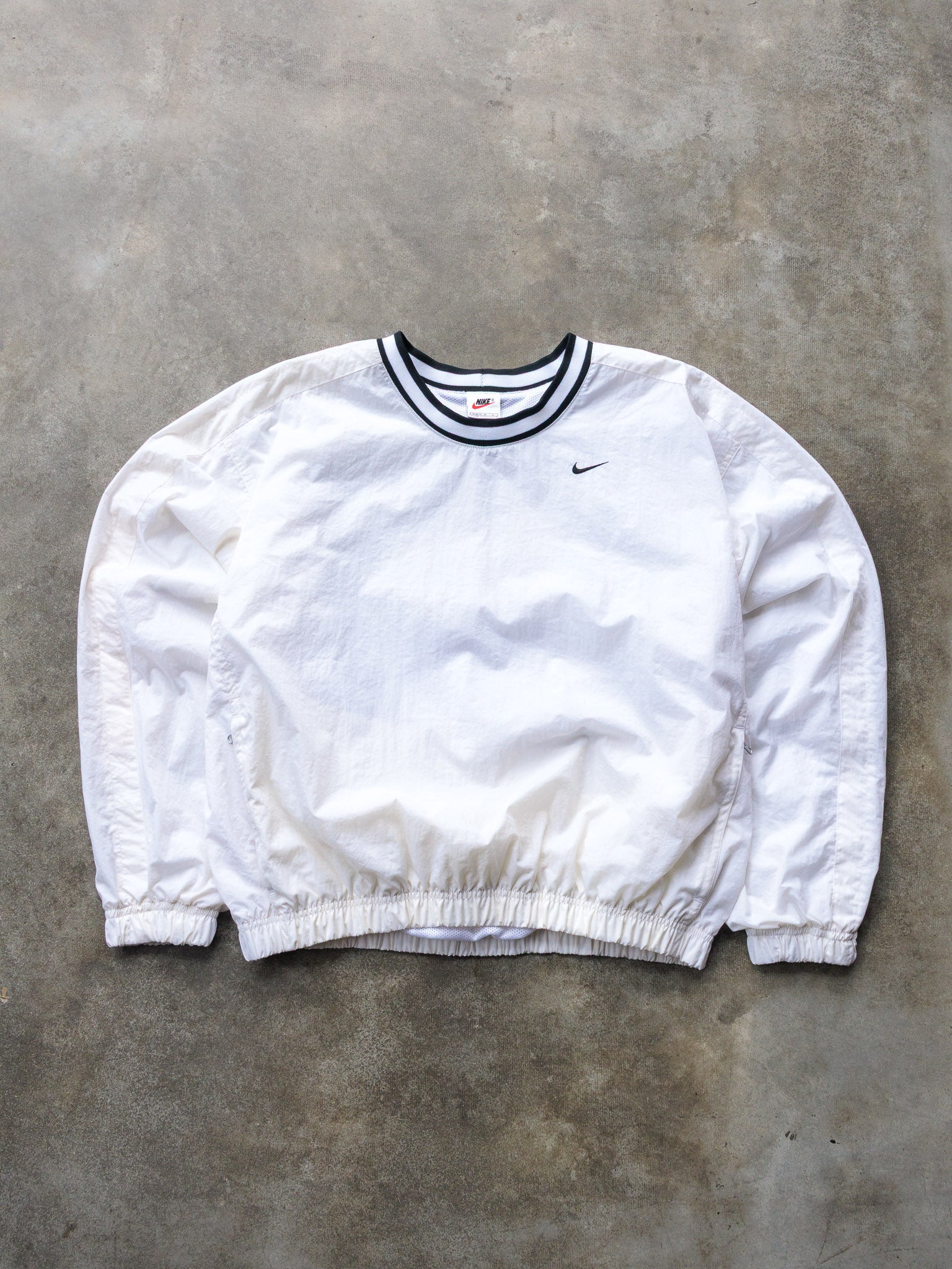 Vintage 90s White Nike Windbreaker Pullover (Women's M)
