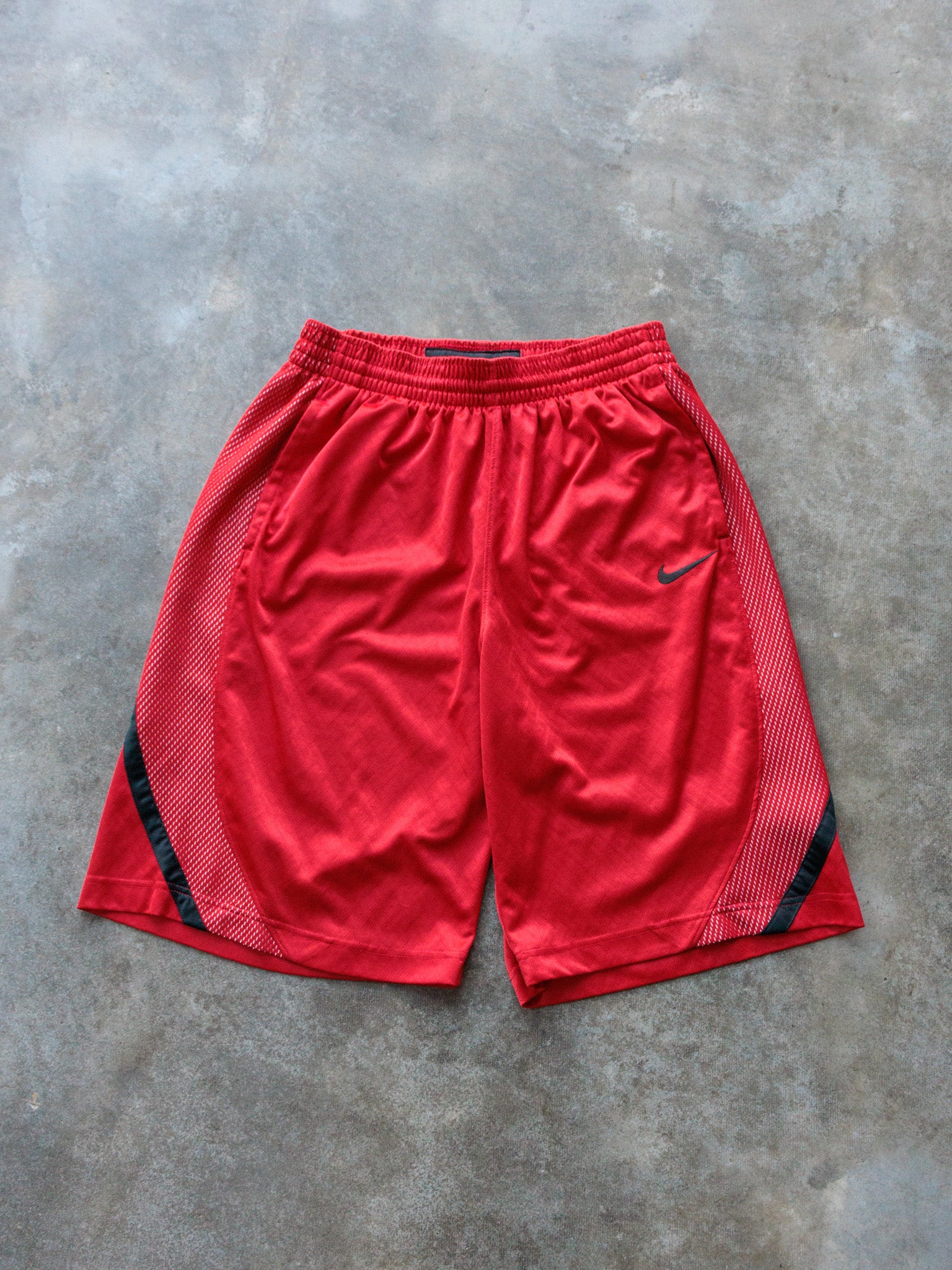 Vintage 00s Red Nike Shorts (M)