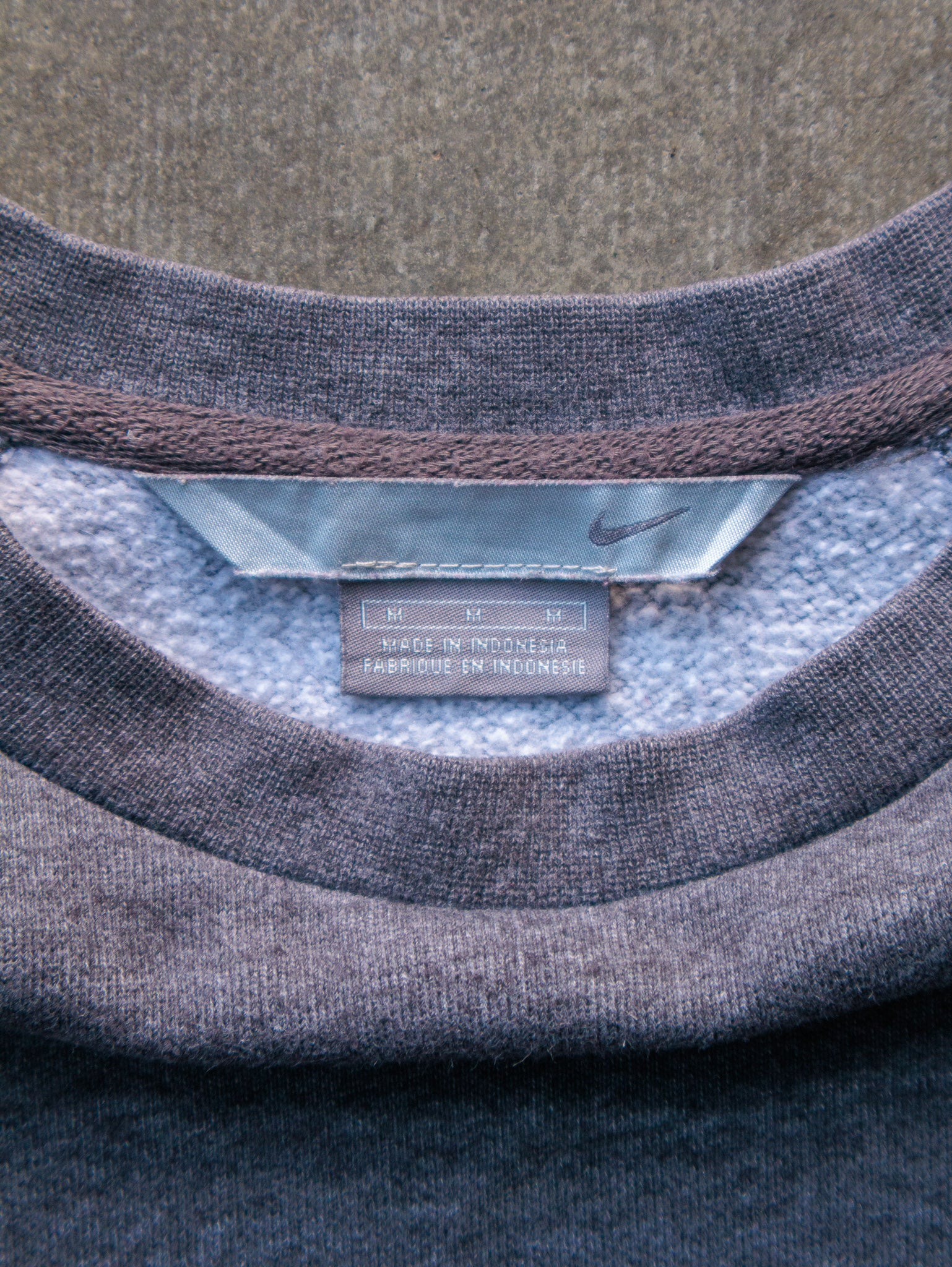 Vintage 00s Grey Nike Swoosh Sweatshirt (M)