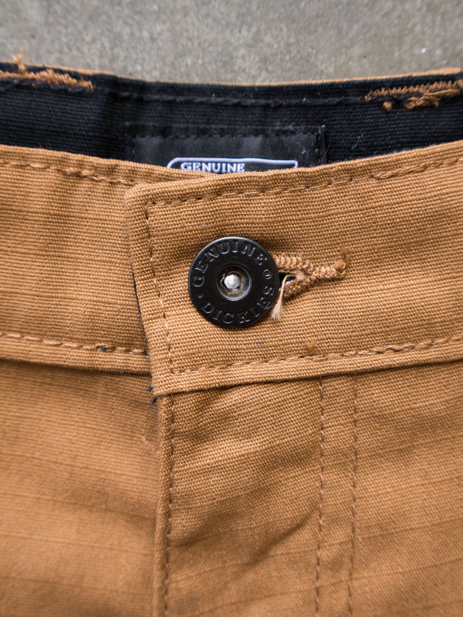 Vintage Brown Dickies Cargo Shorts (W32)