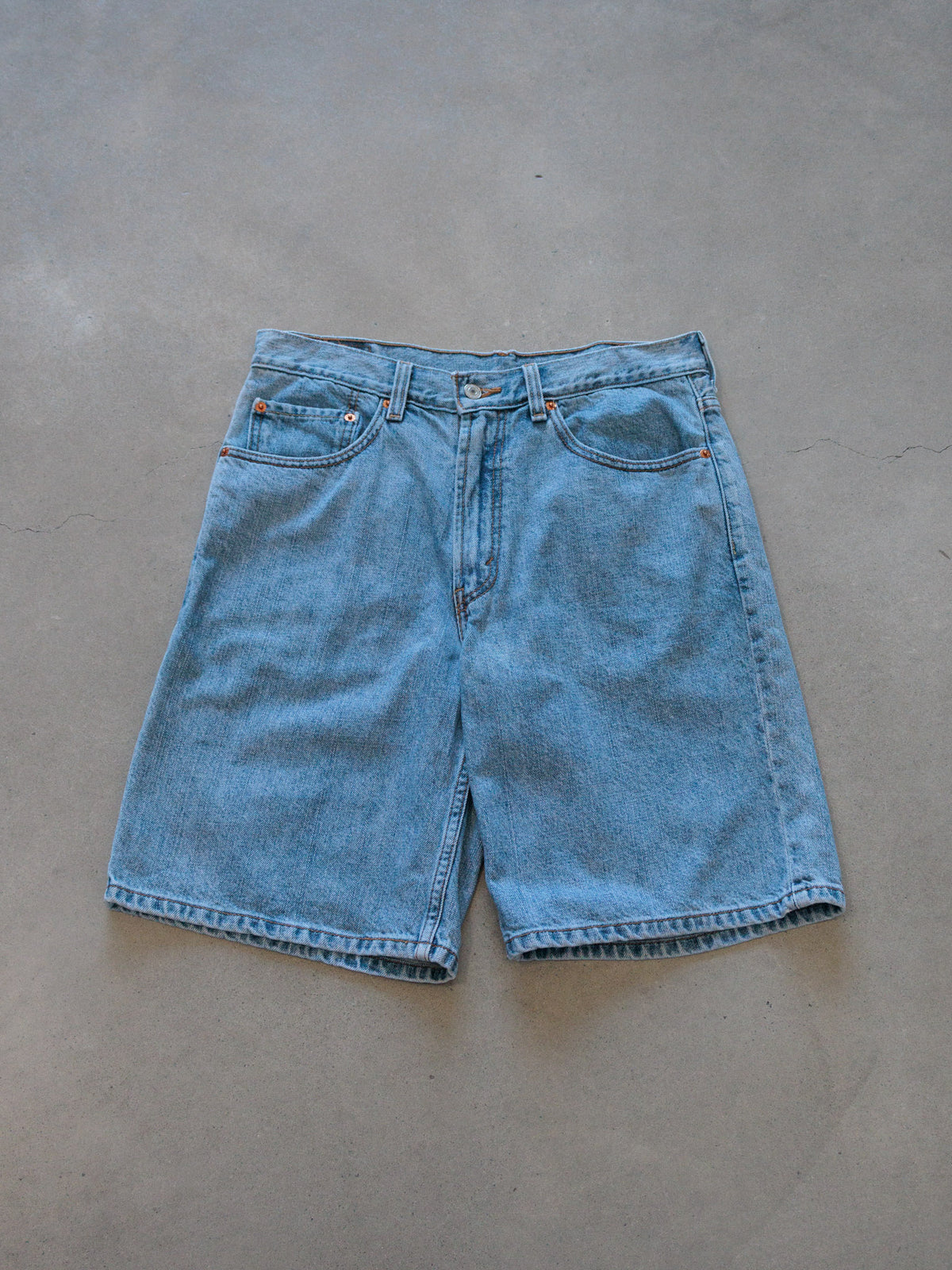 Vintage Levi's 550 Denim Shorts (W32)