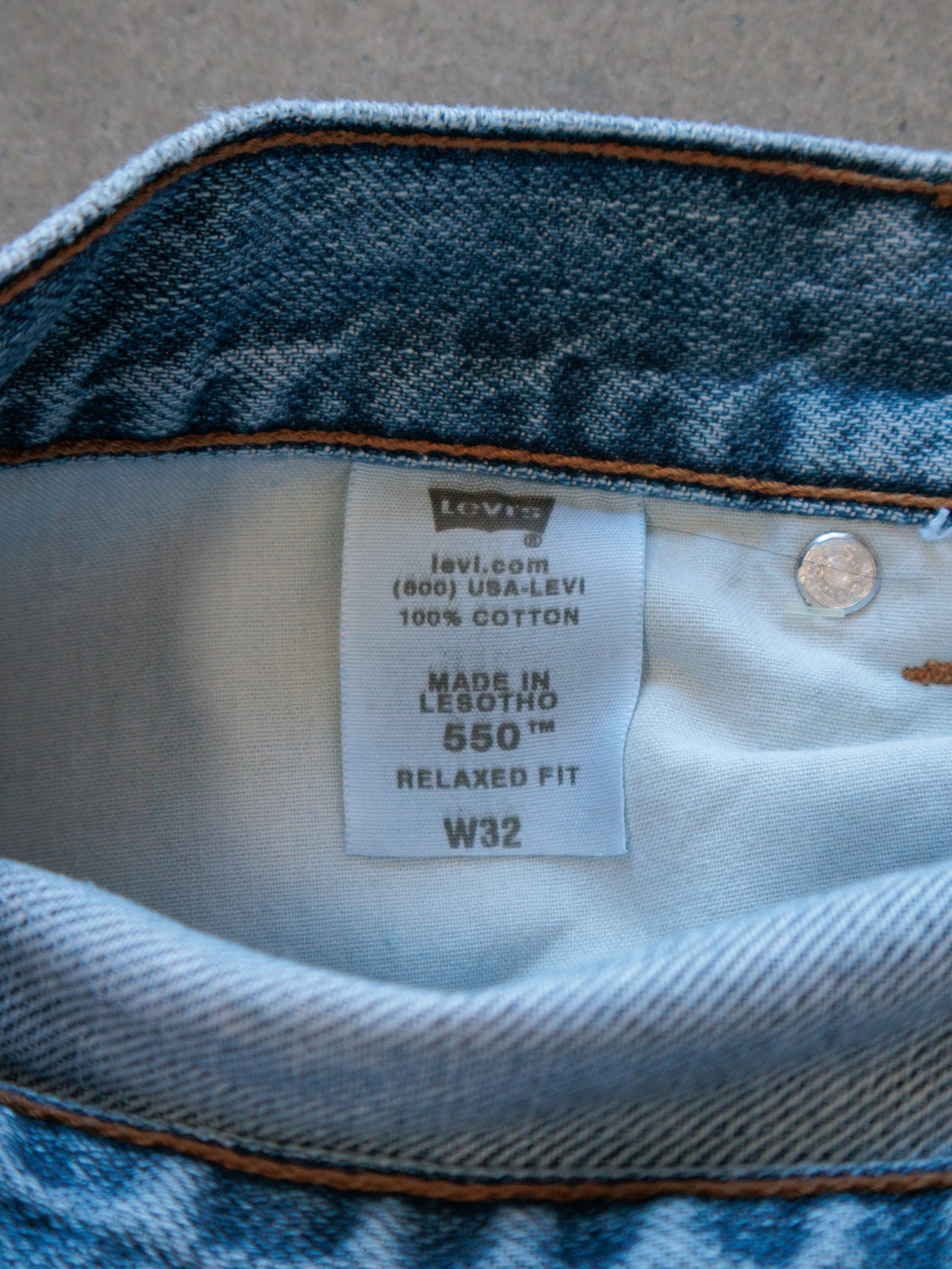 Vintage Levi's 550 Denim Shorts (W32)