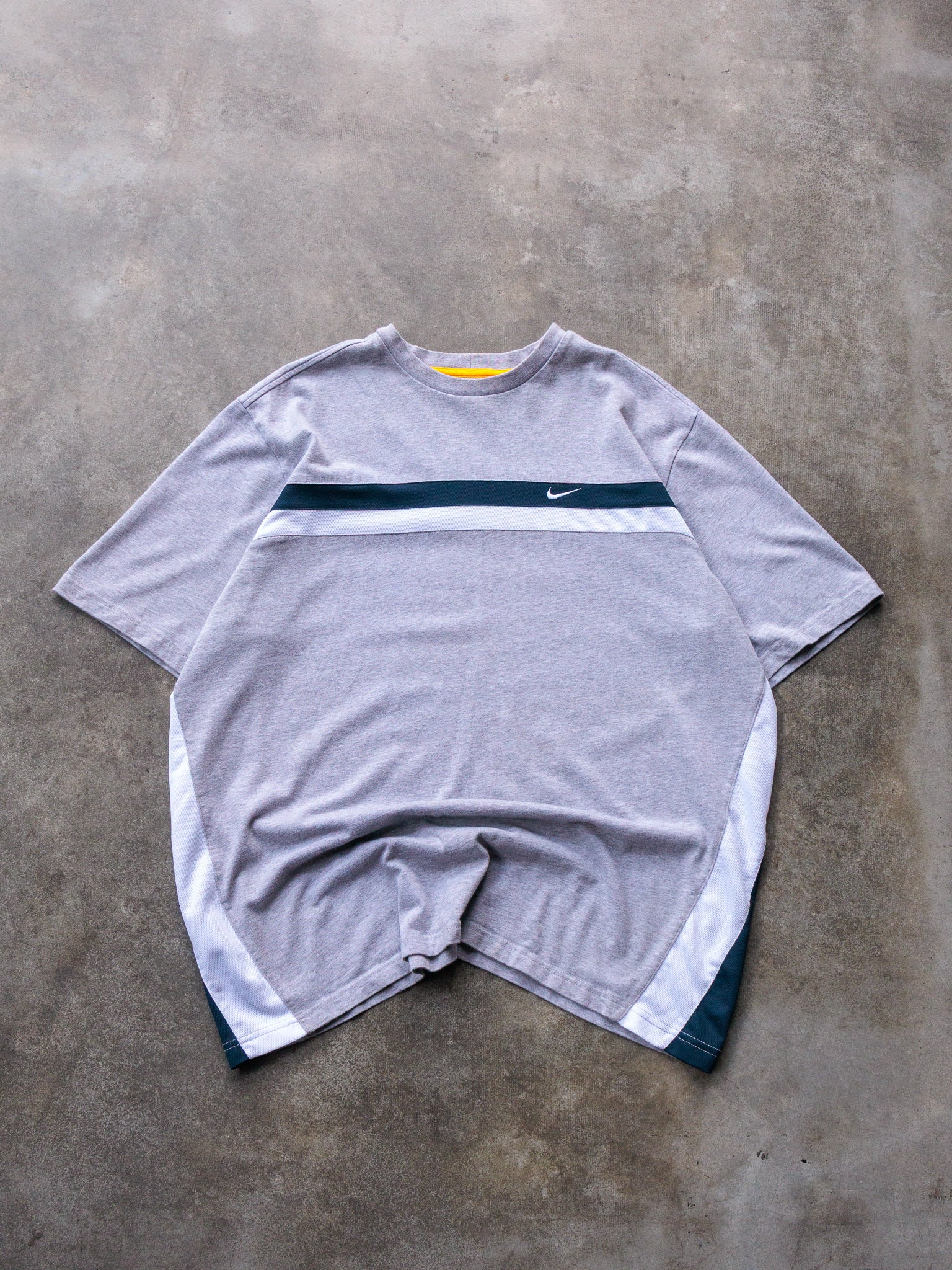 Vintage 00s Grey Nike Swoosh Stripe Tee (XL)