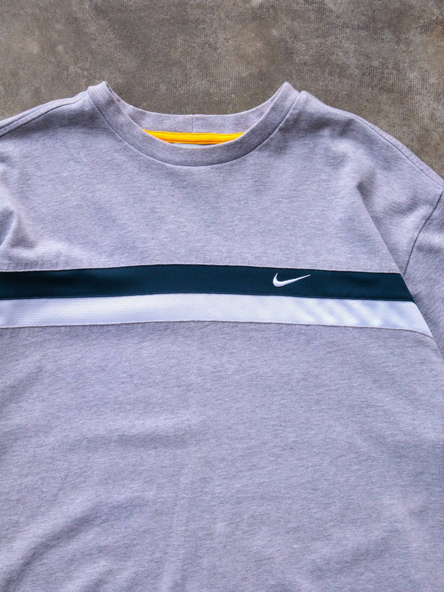Vintage 00s Grey Nike Swoosh Stripe Tee (XL)