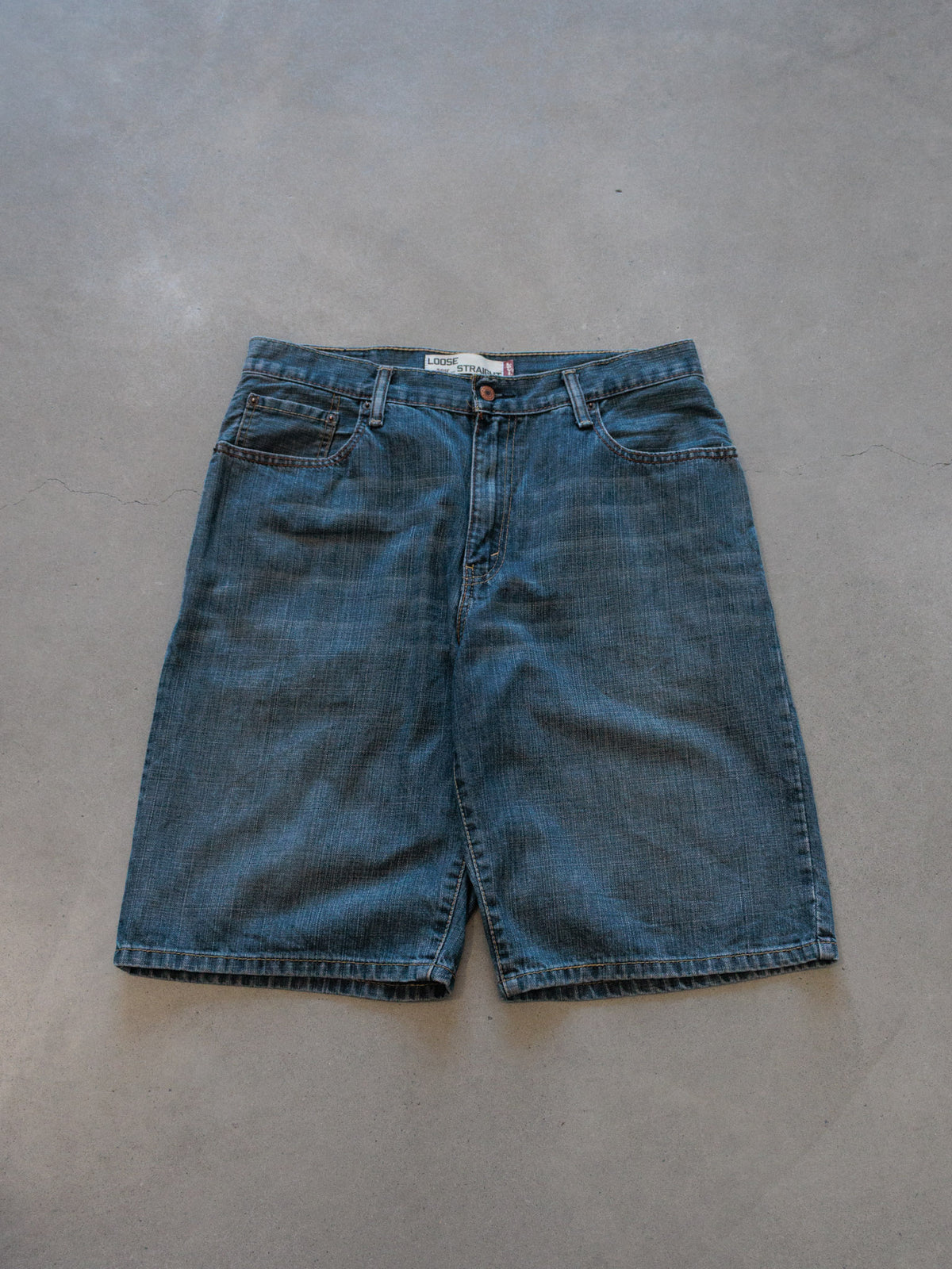 Vintage Blue Levi's 569 Denim Shorts (W34)