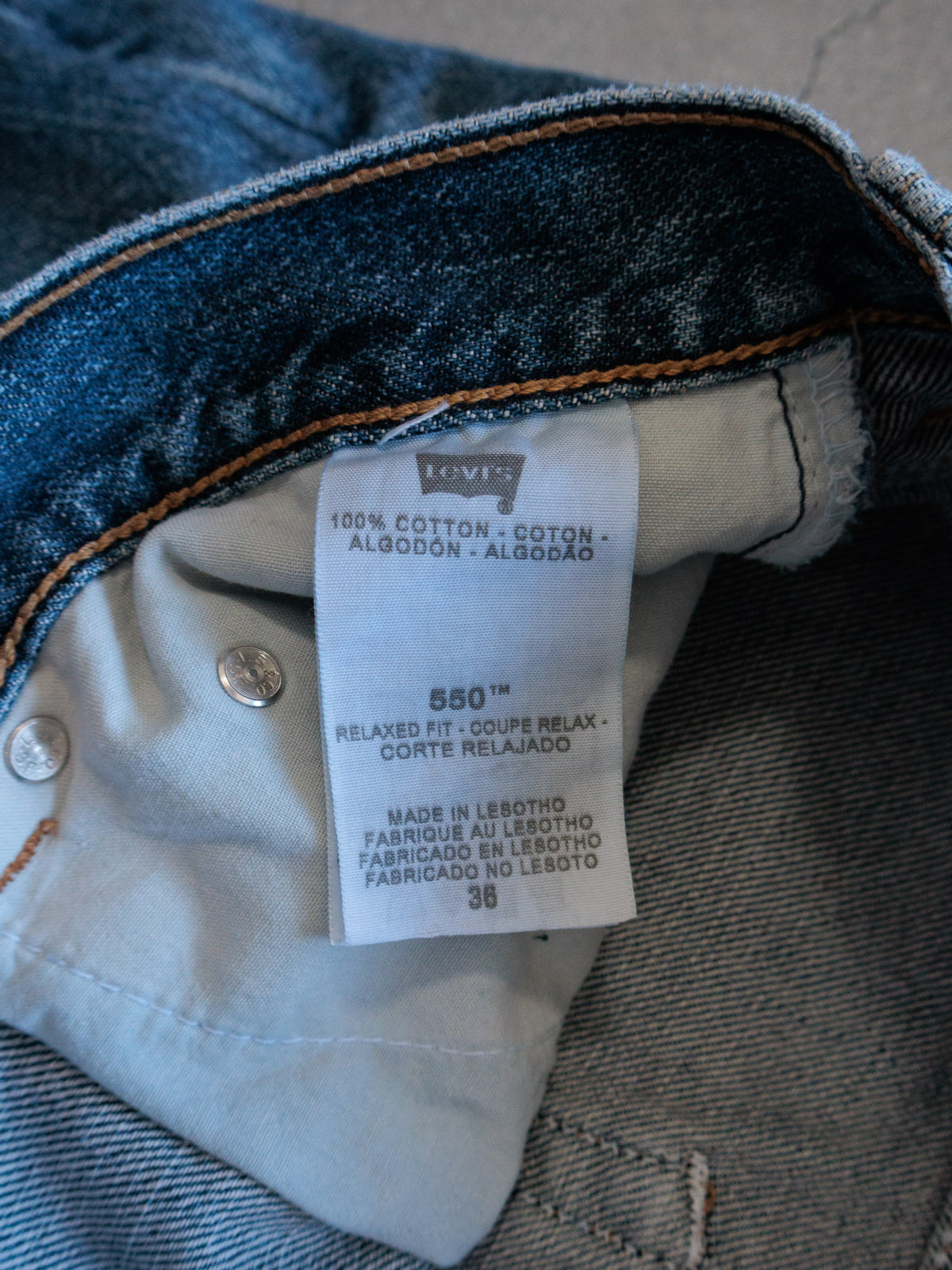 Vintage Blue Levi's 550 Denim Shorts (W36)