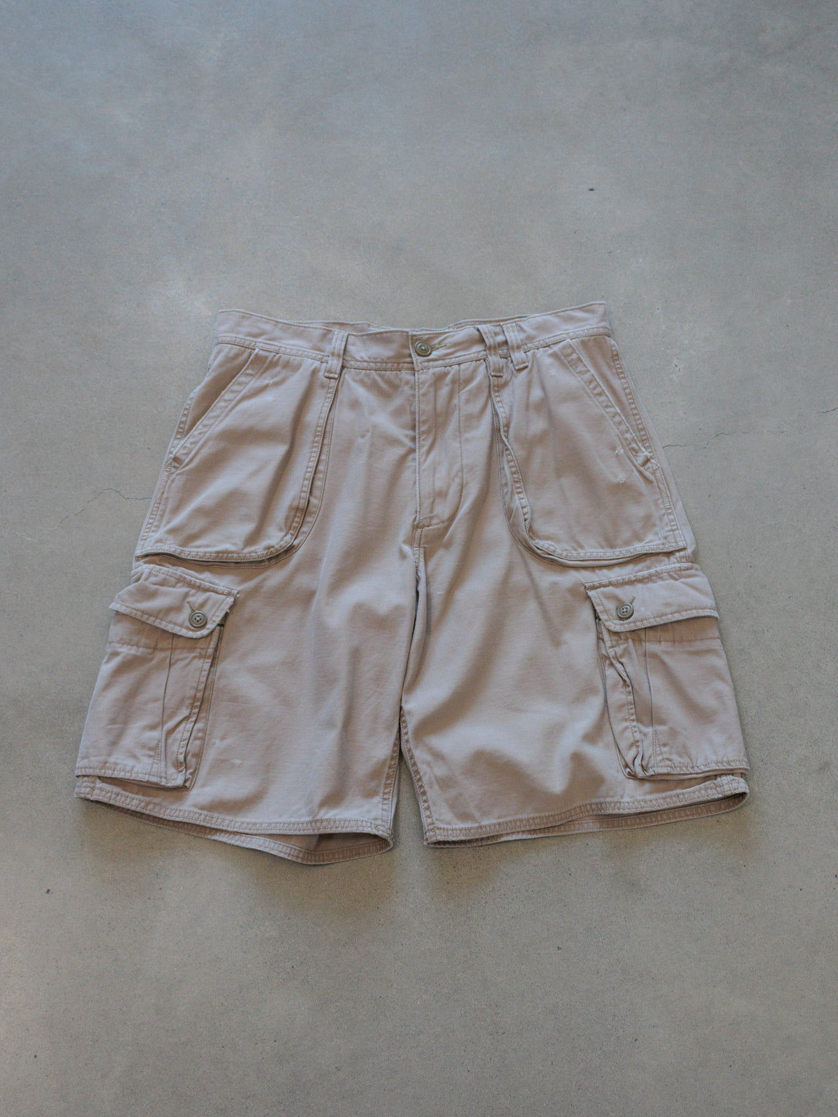 Vintage Beige Cargo Shorts (W34)