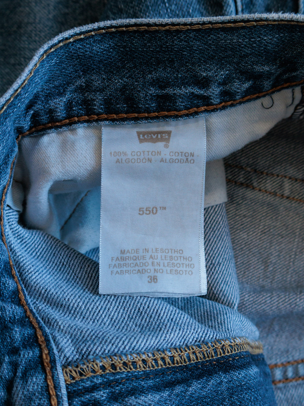 Vintage Blue Levi's 550 Denim Shorts (W36)