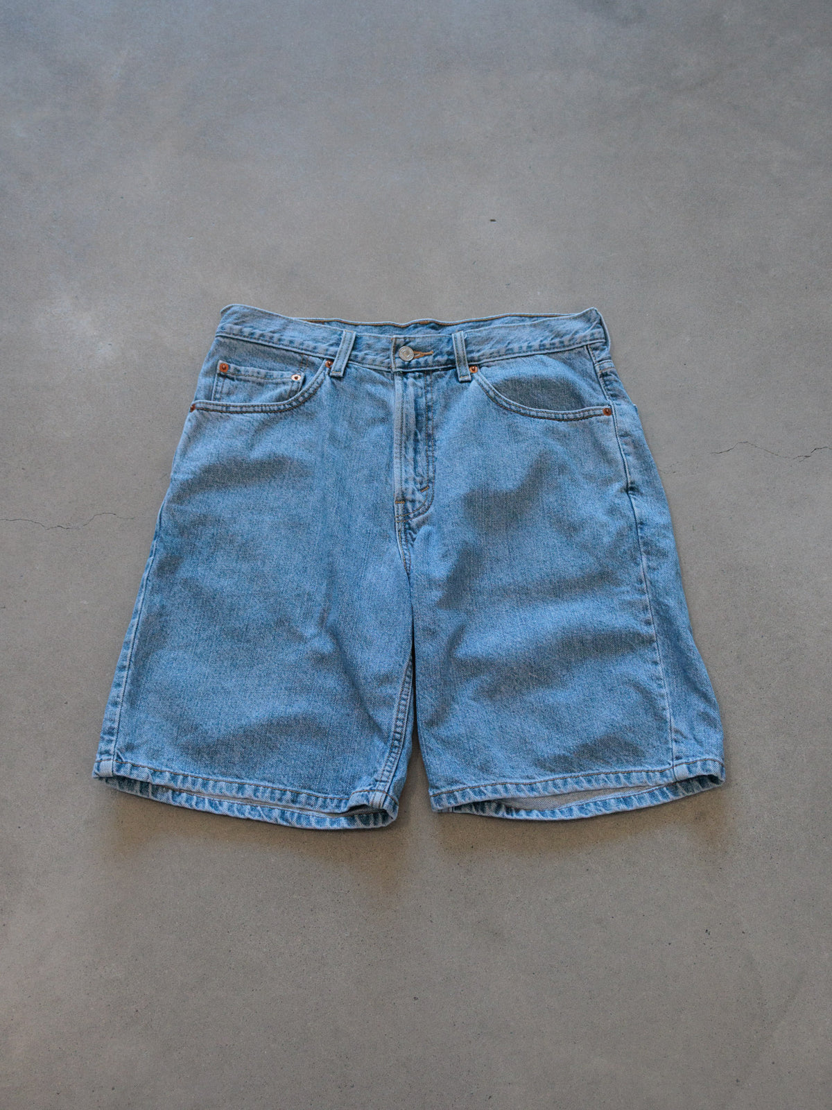 Vintage 00s Blue Levi's Denim Shorts (W33)
