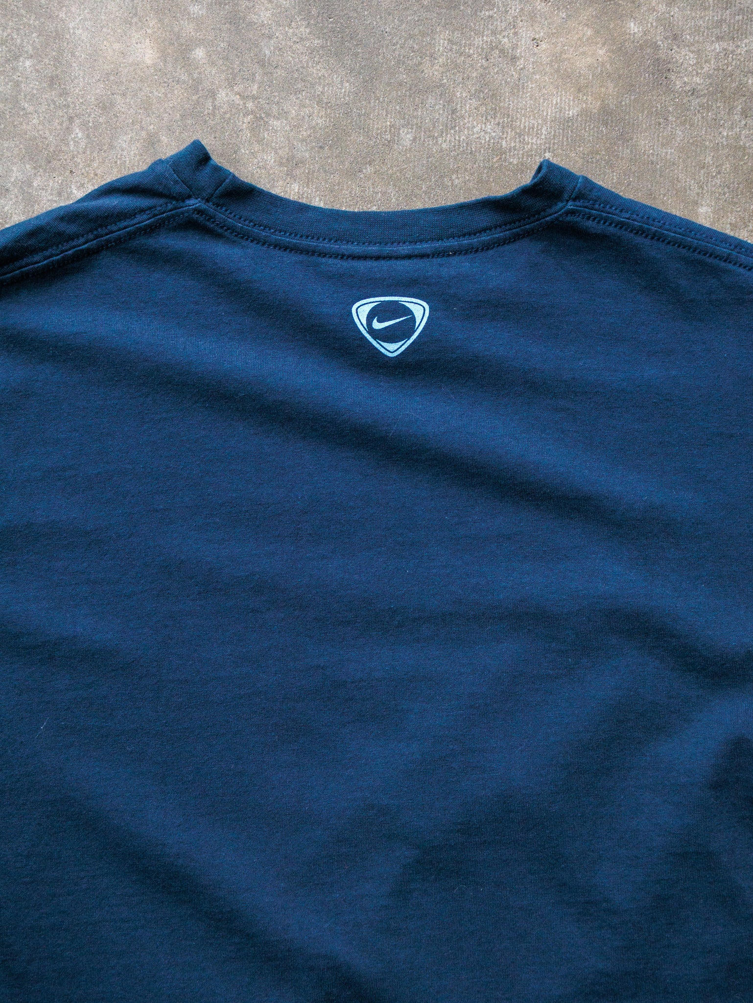 Vintage 00s Navy Nike Kraken Glove Graphic Tee (M)