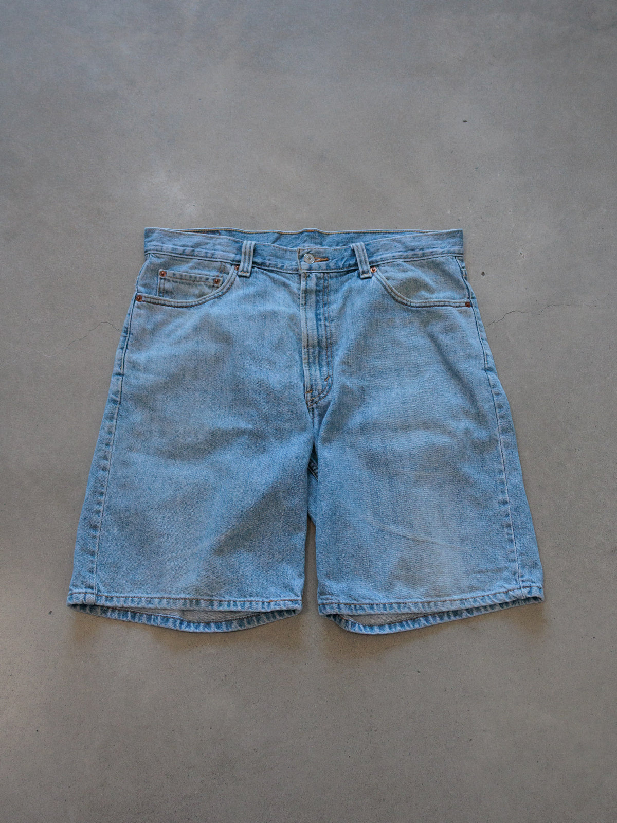 Vintage 00s Blue Levi's 550 Denim Shorts (W36)