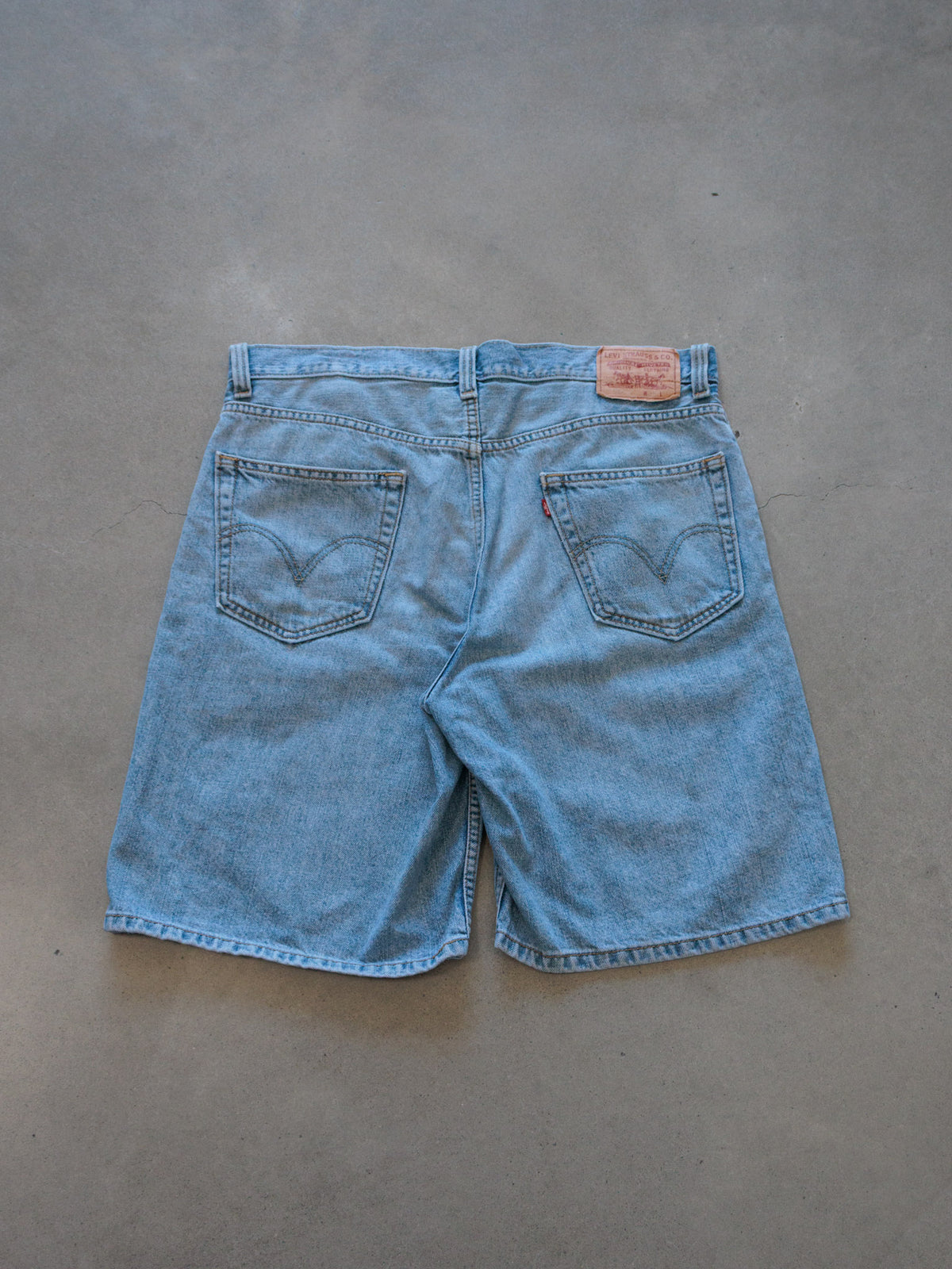 Vintage 00s Blue Levi's 550 Denim Shorts (W36)