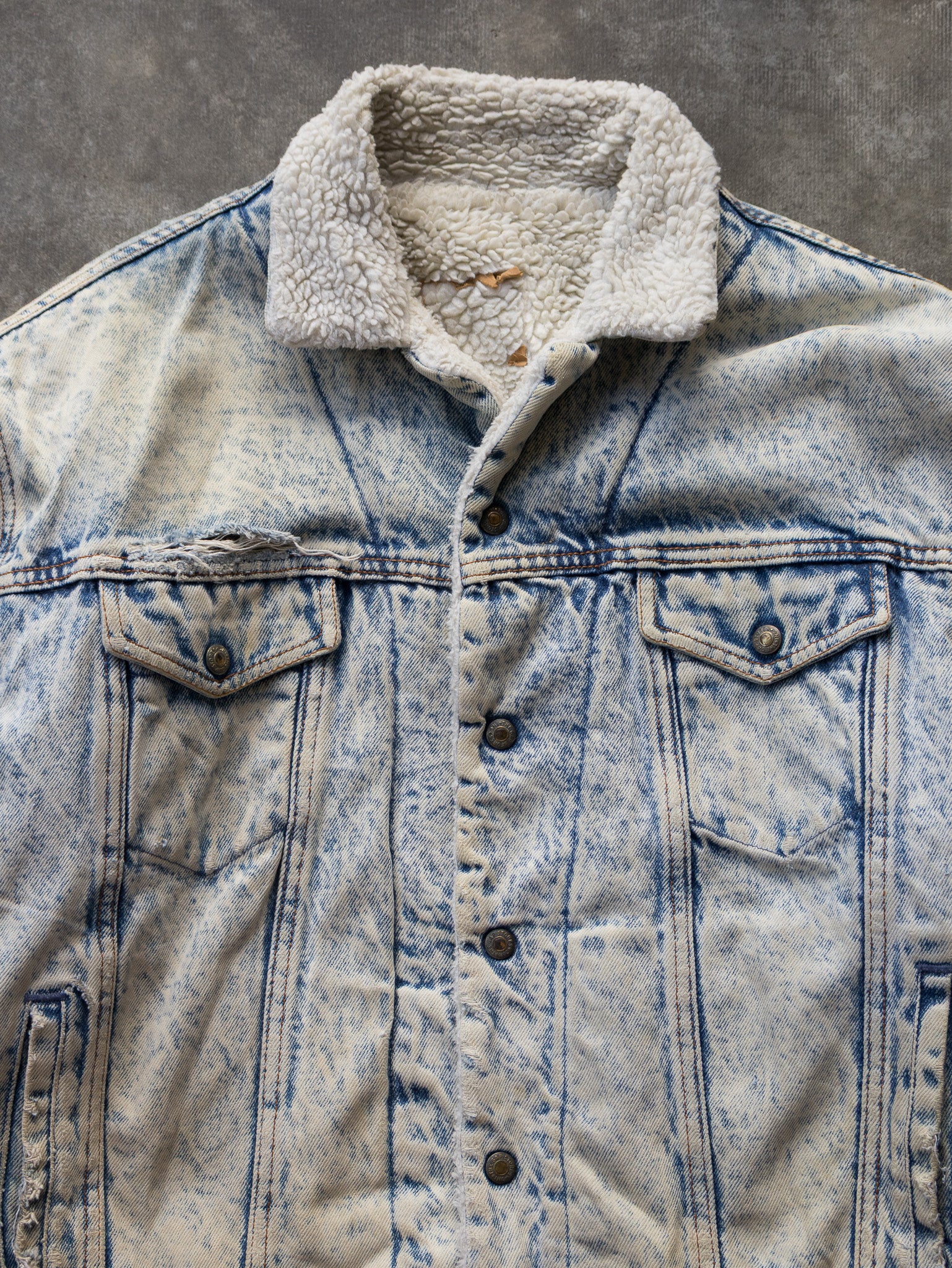 Vintage Acid Wash Sherpa Lined Denim Jacket (L)