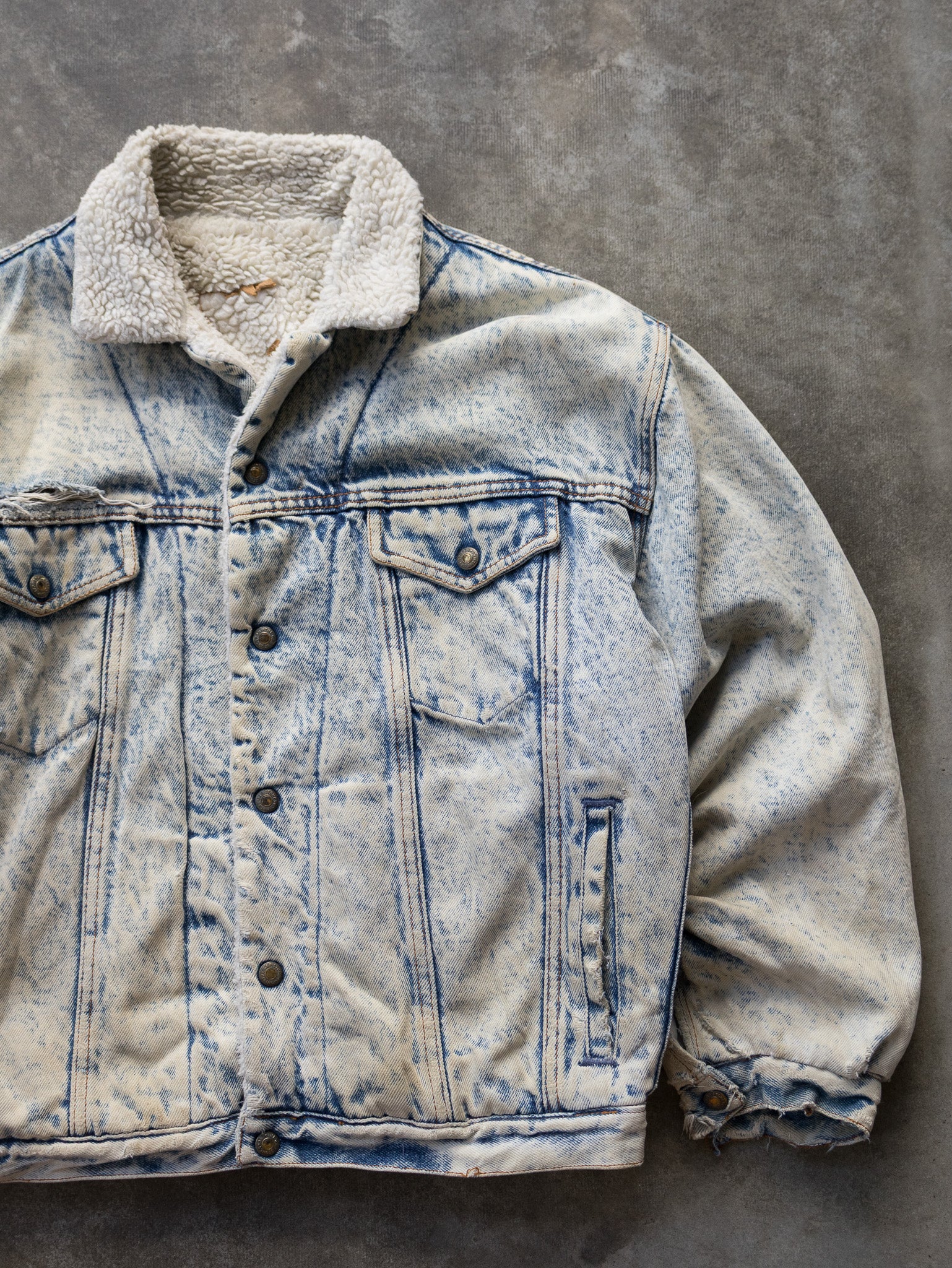 Vintage Acid Wash Sherpa Lined Denim Jacket (L)