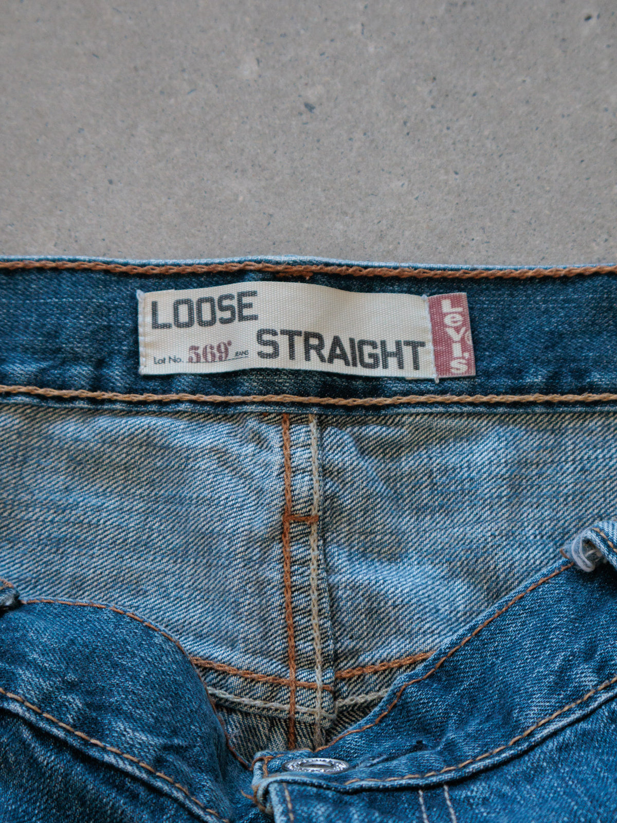 Vintage 00s Blue Levi's Shorts (W36)