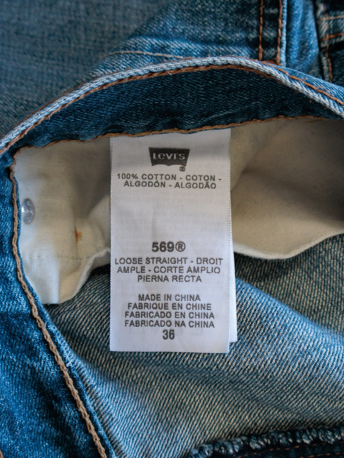 Vintage 00s Blue Levi's Shorts (W36)