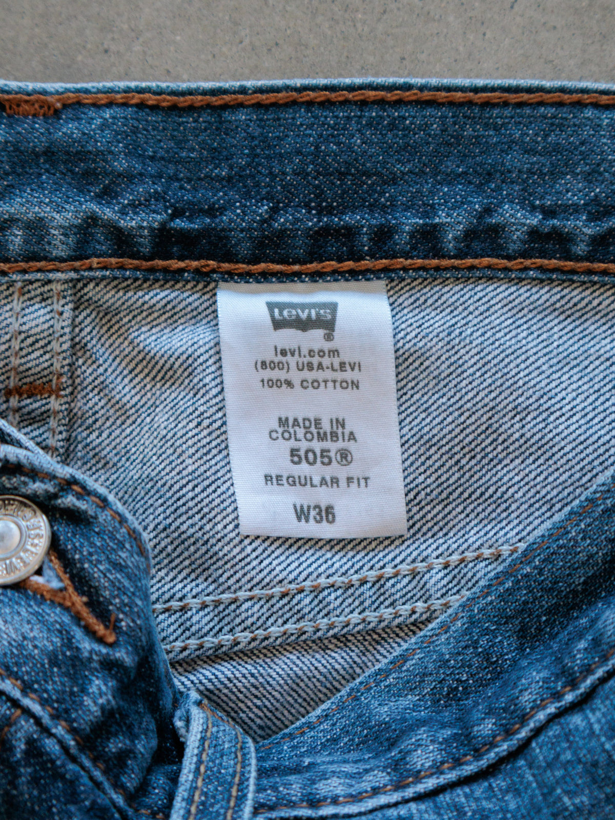 Vintage 00s Blue Levi's 505 Denim Shorts (W36)
