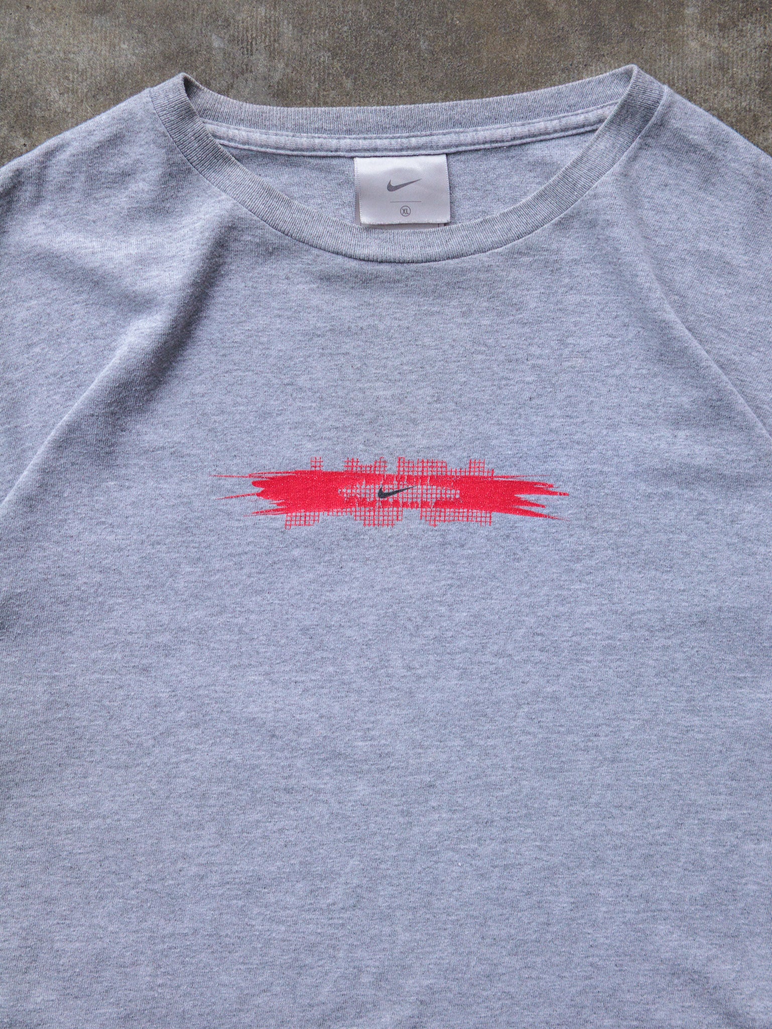 Vintage 00s Grey Nike Graphic Tee (XL)