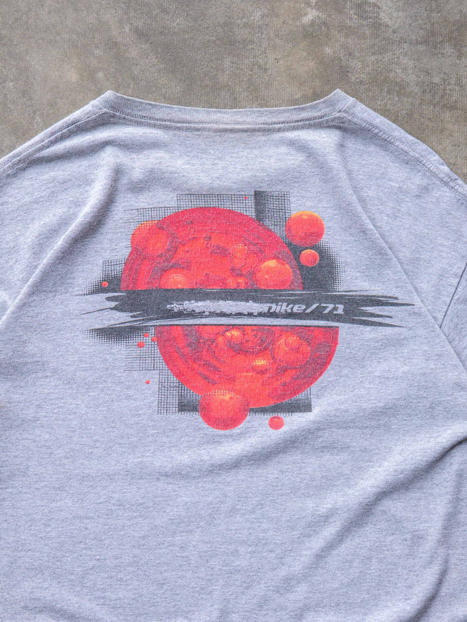 Vintage 00s Grey Nike Graphic Tee (XL)
