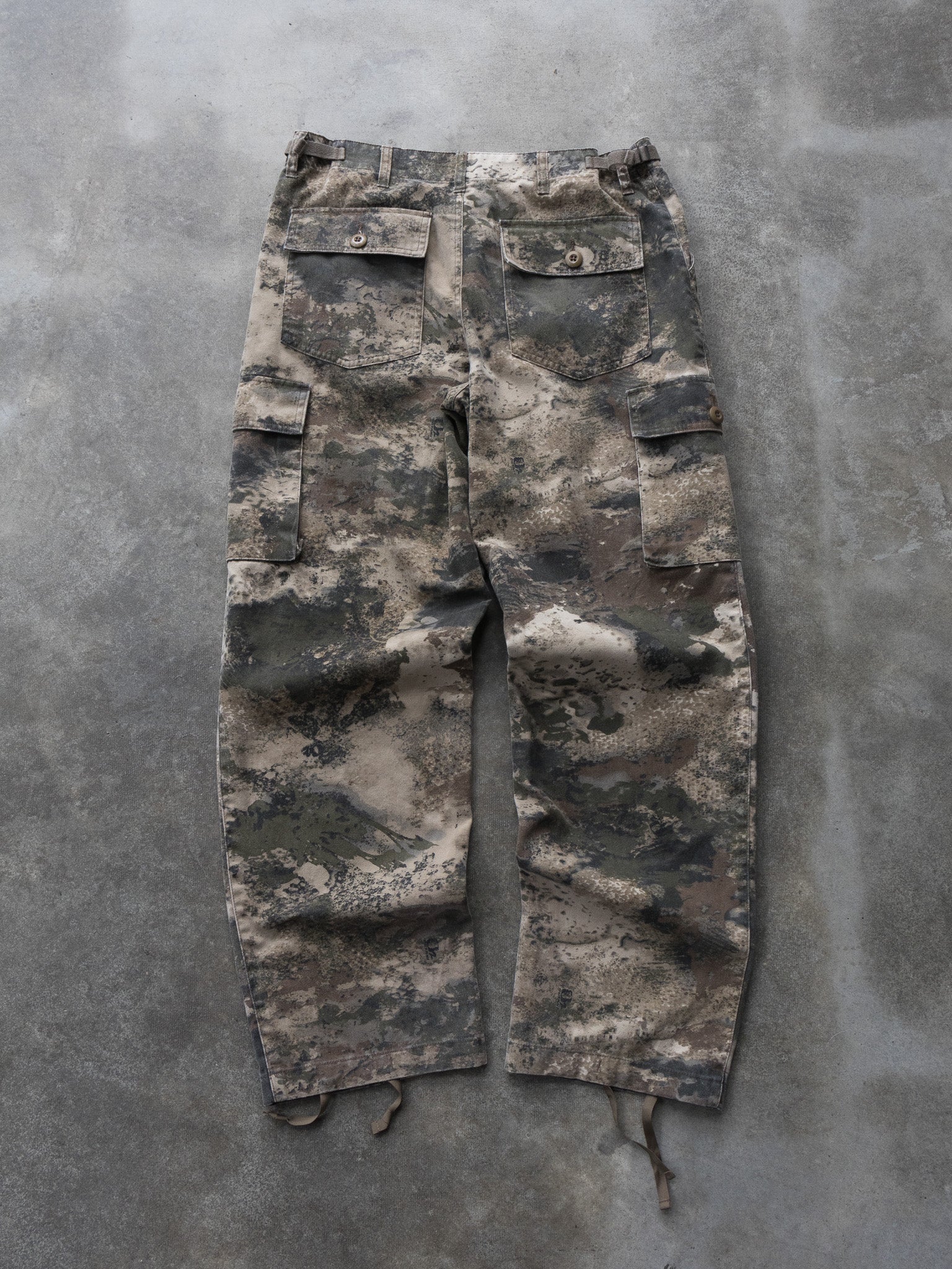 Vintage Cabela’s Camo Cargo Pants (W32)