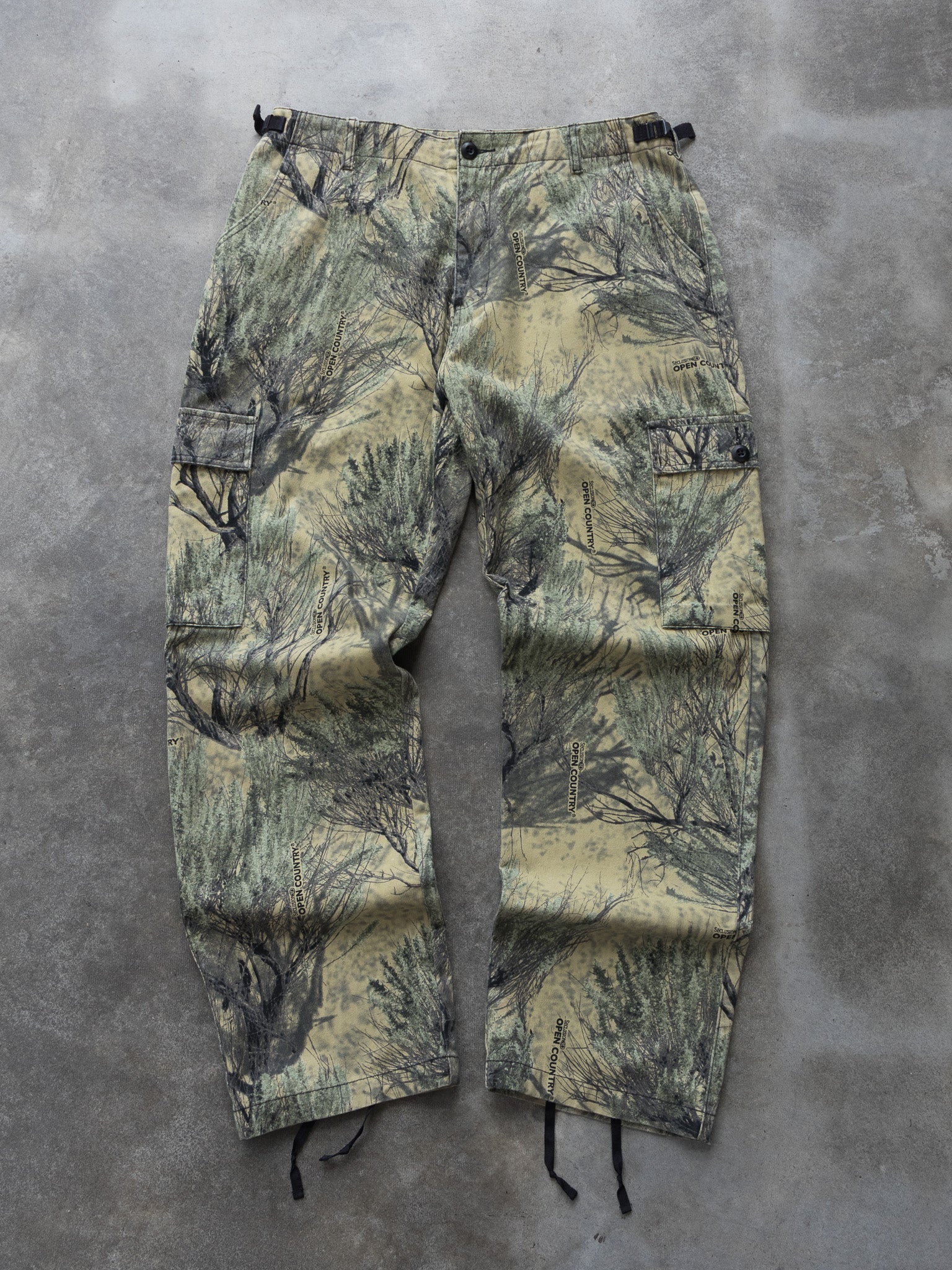 Vintage Cabela’s Camo Cargo Pants (W36)