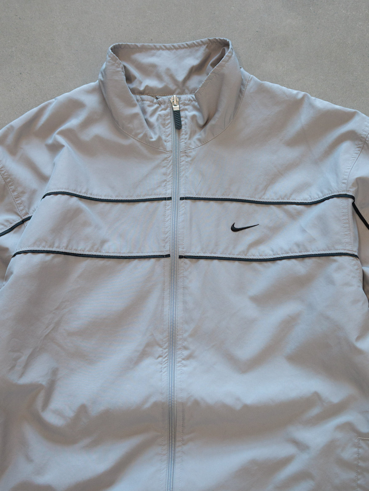 Vintage 00s Grey Nike Windbreaker (M)