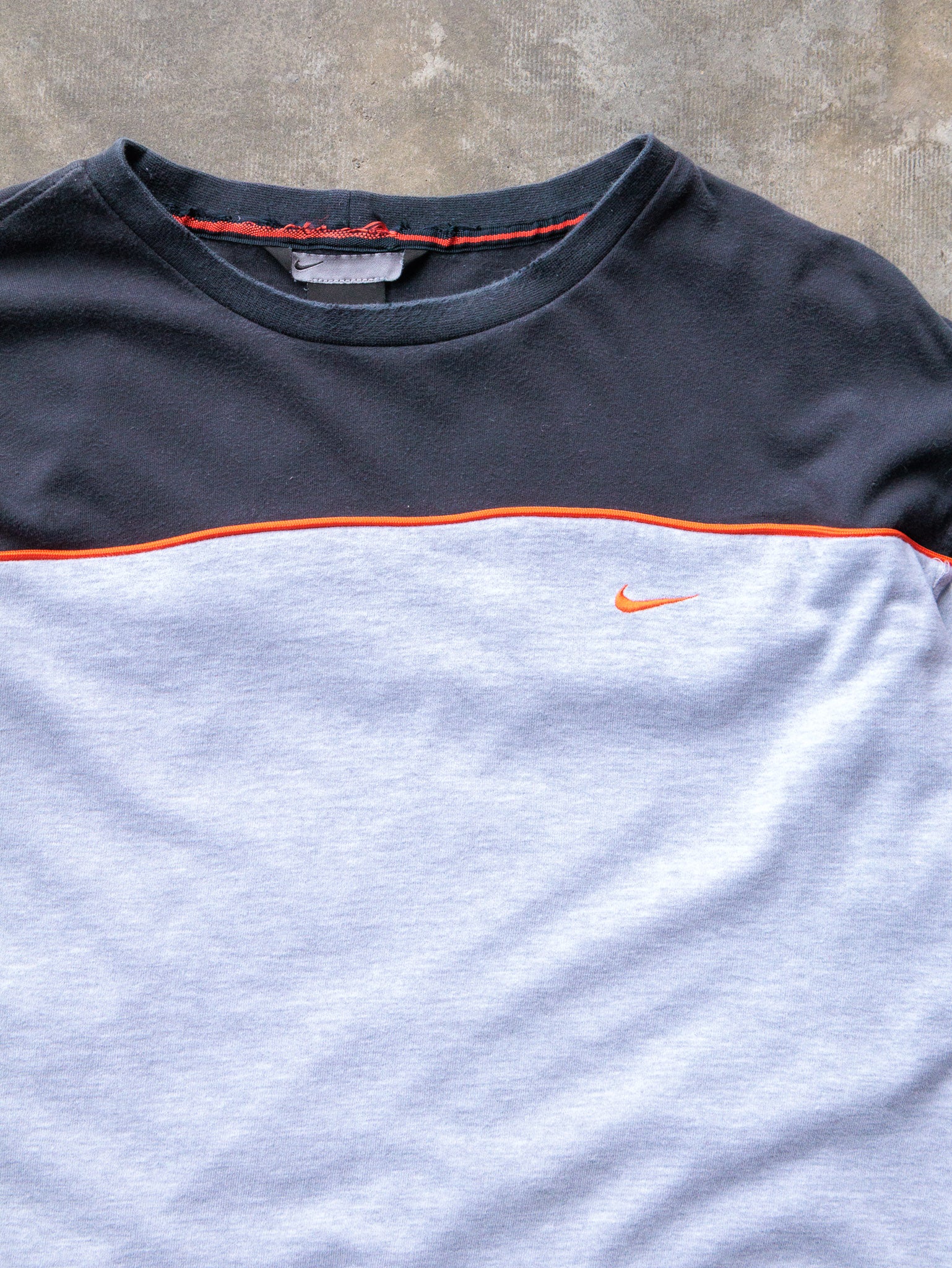 Vintage 00s Grey & Black Nike Swoosh Long Sleeve (L)
