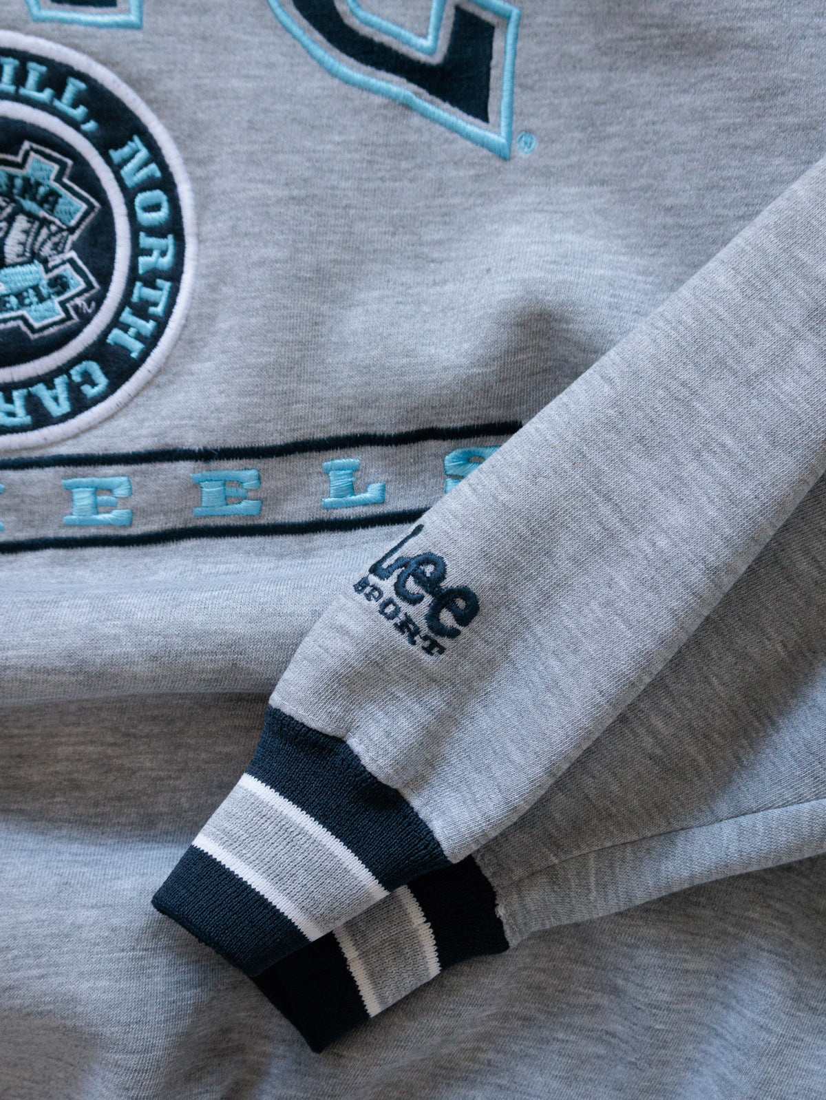 Vintage 90s Grey Lee Sport UNC Tar Heels Sweatshirt (-)