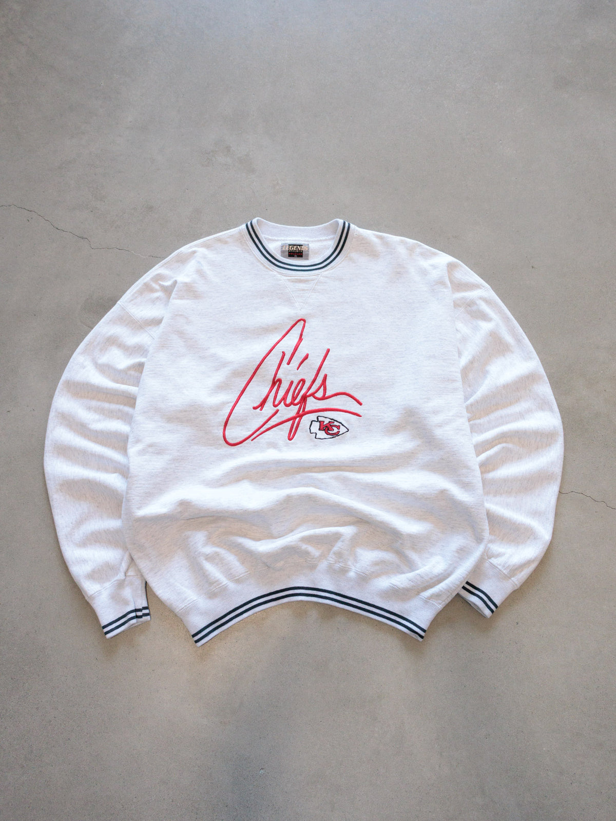 Vintage 90s White Chiefs Sweatshirt (XL)