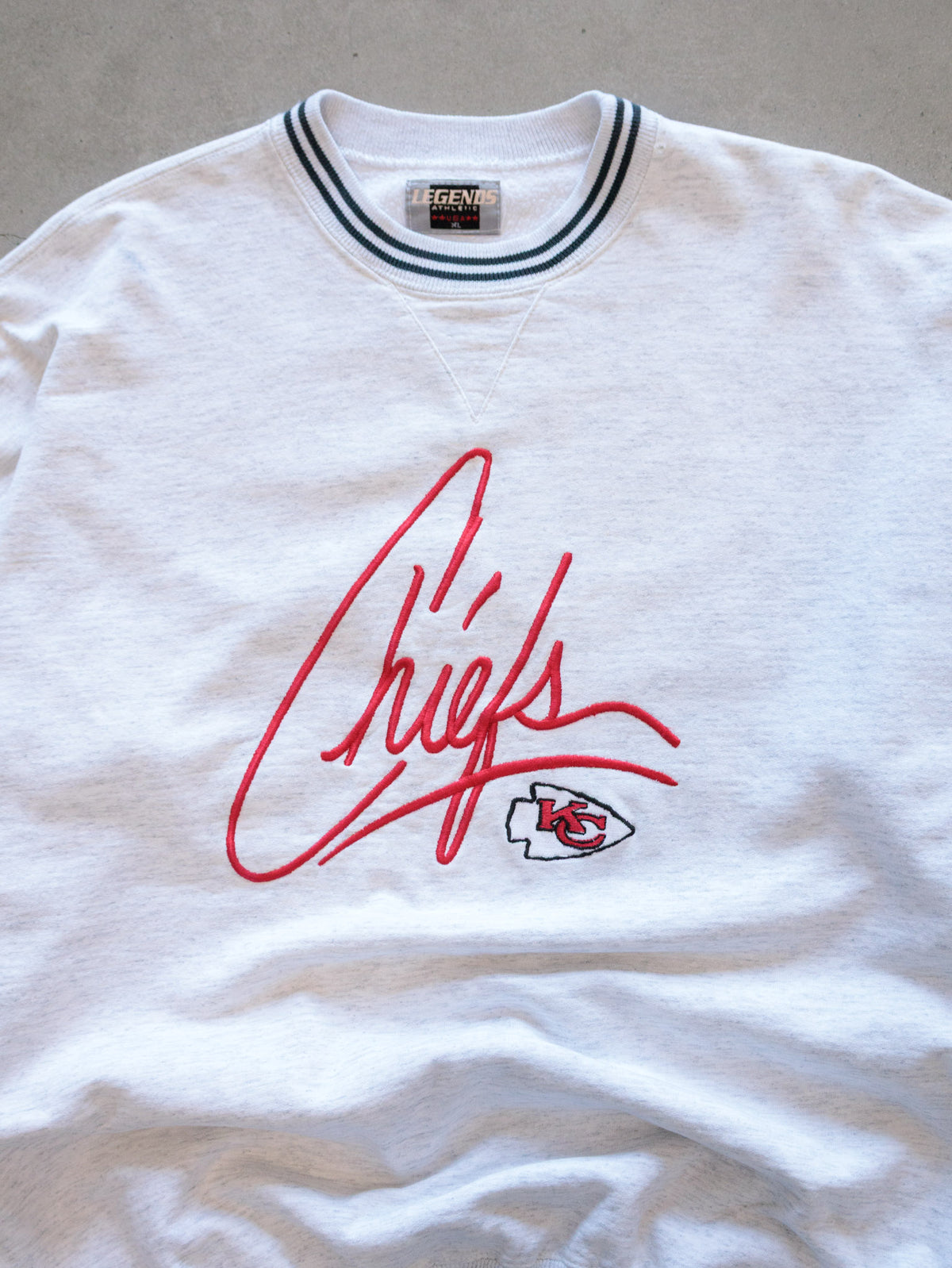 Vintage 90s White Chiefs Sweatshirt (XL)