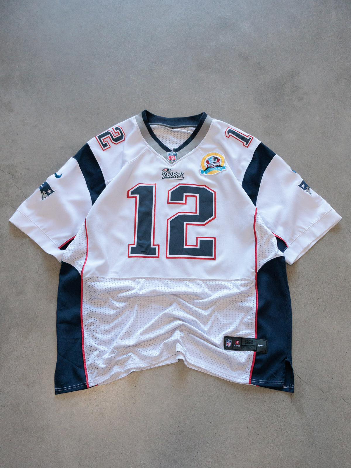 Vintage White Nike New England Patriots Brady Jersey (XL)