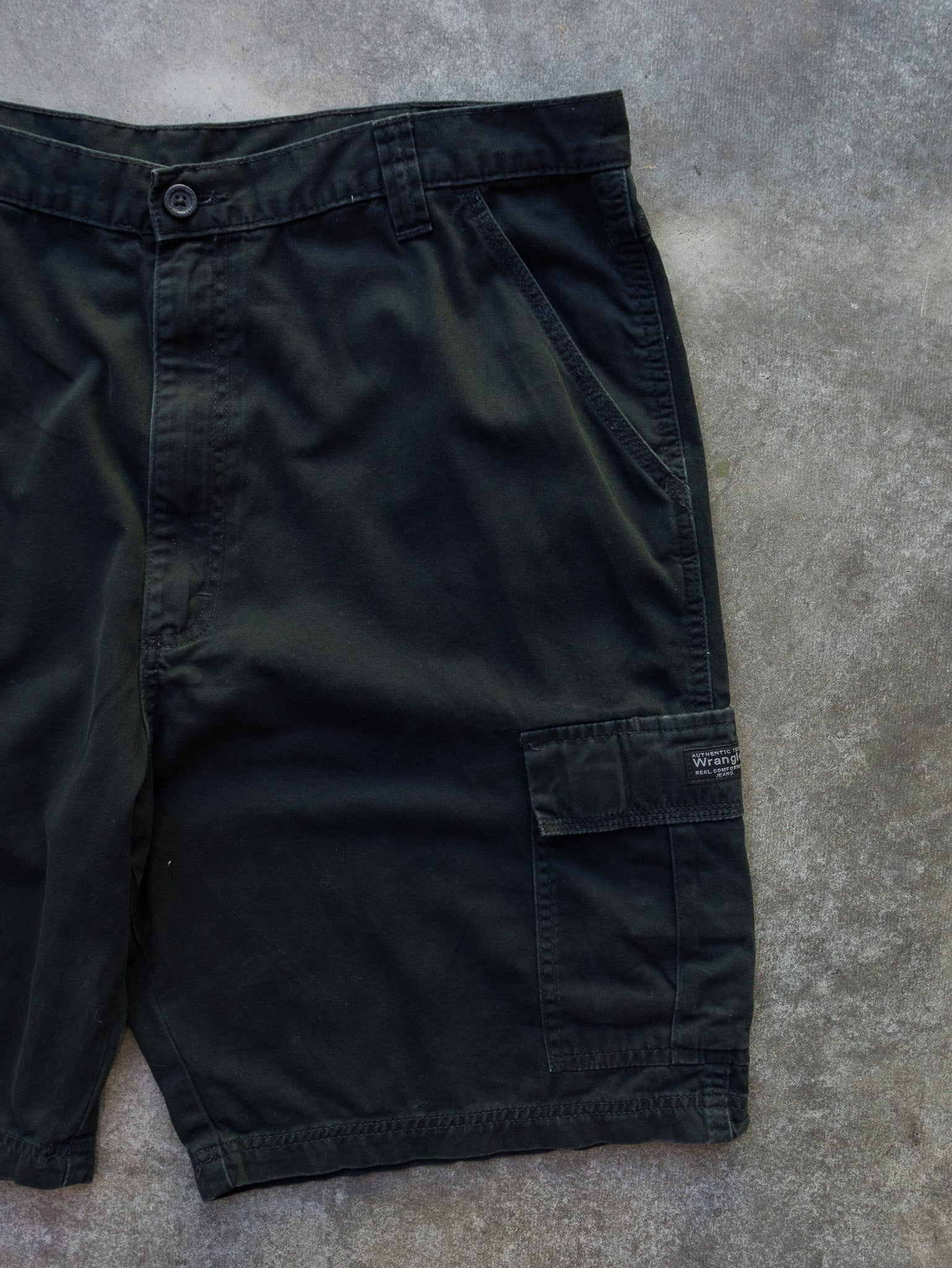 Vintage Black Wrangler Cargo Shorts (W36)