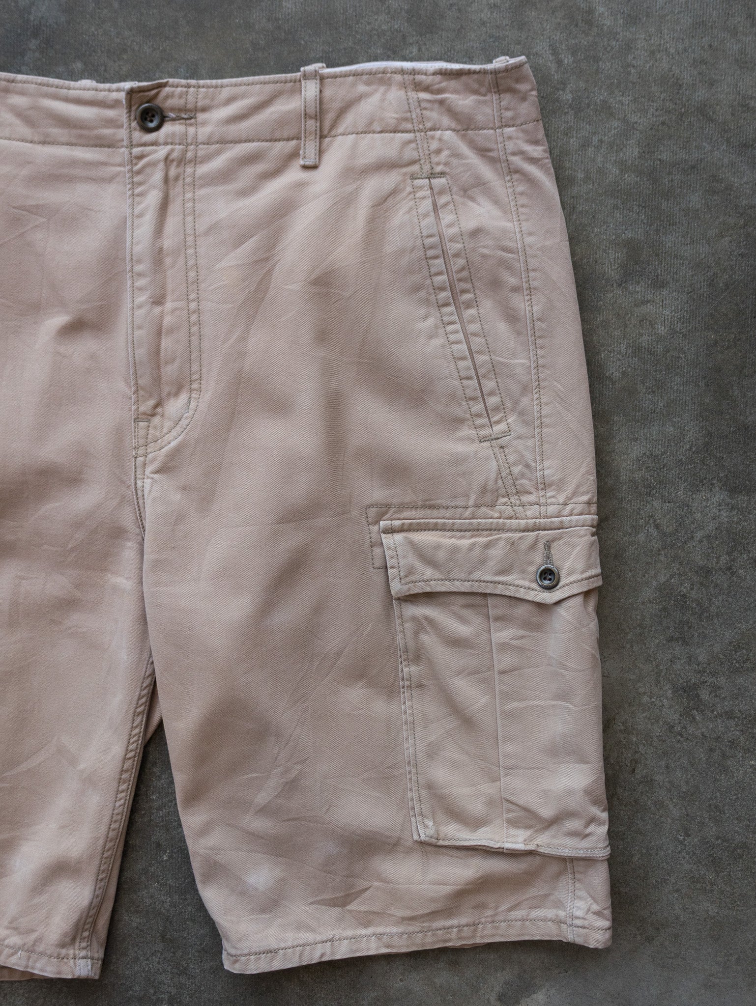 Vintage Tan Levi's Cargo Shorts (W36)