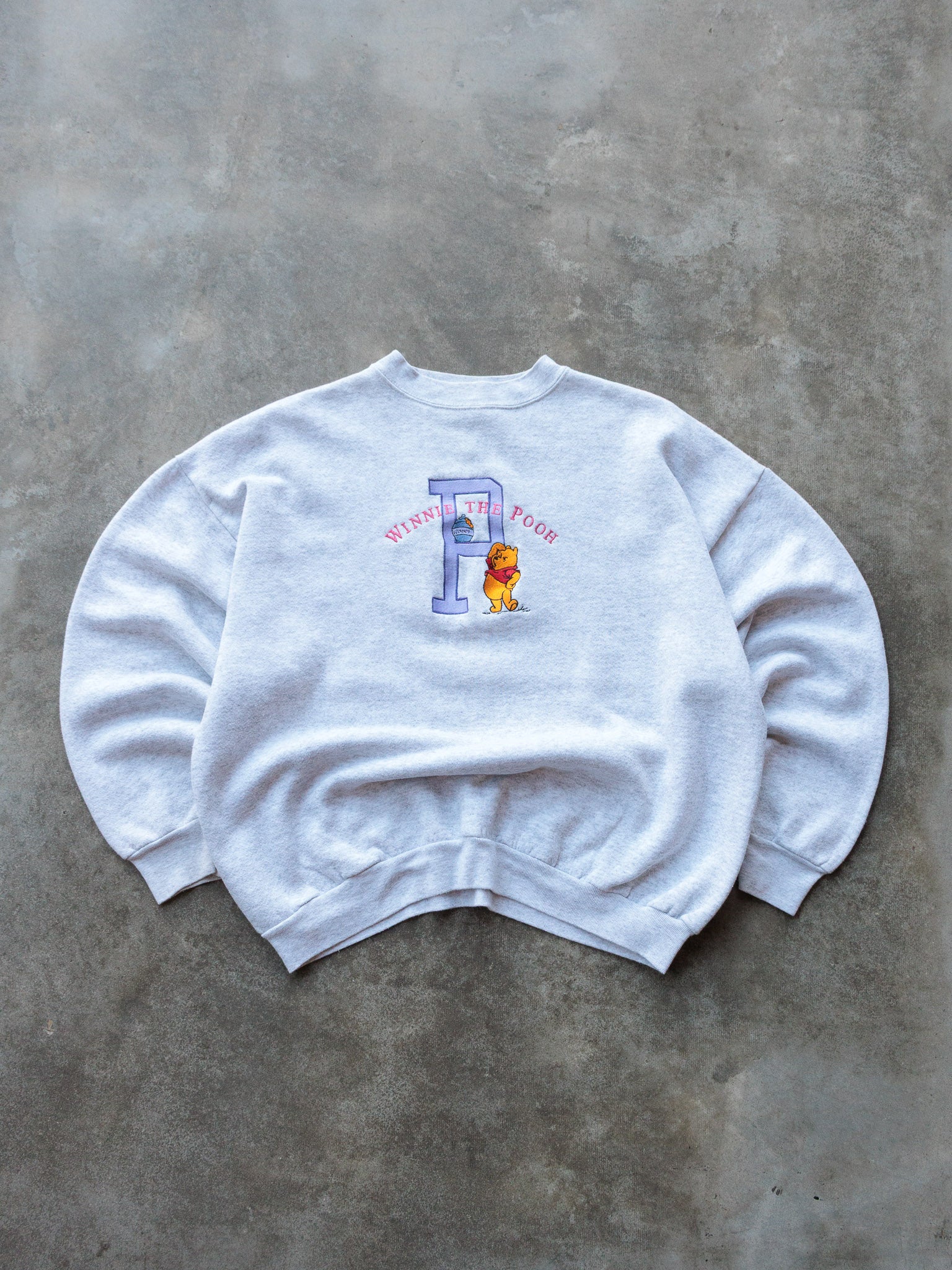 Vintage 90s Light Grey Winnie the Pooh Sweatshirt (XL)