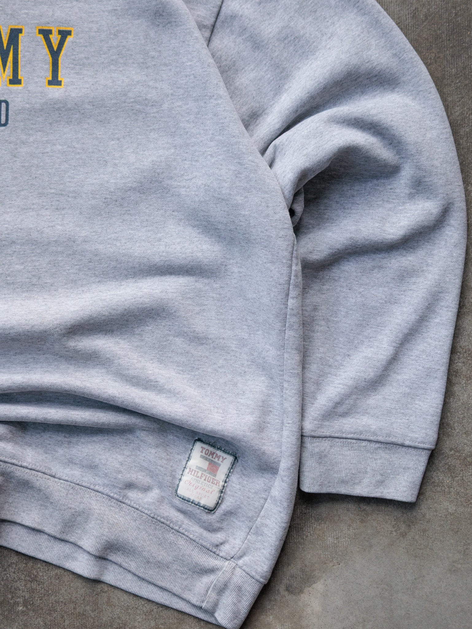 Vintage 90s Grey Tommy Hilfiger Phys-Ed Sweatshirt (L)