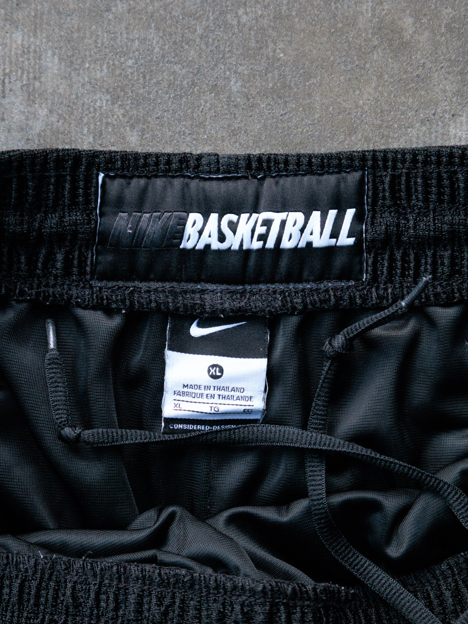 Vintage 00s Black Nike Basketball Shorts (XL)